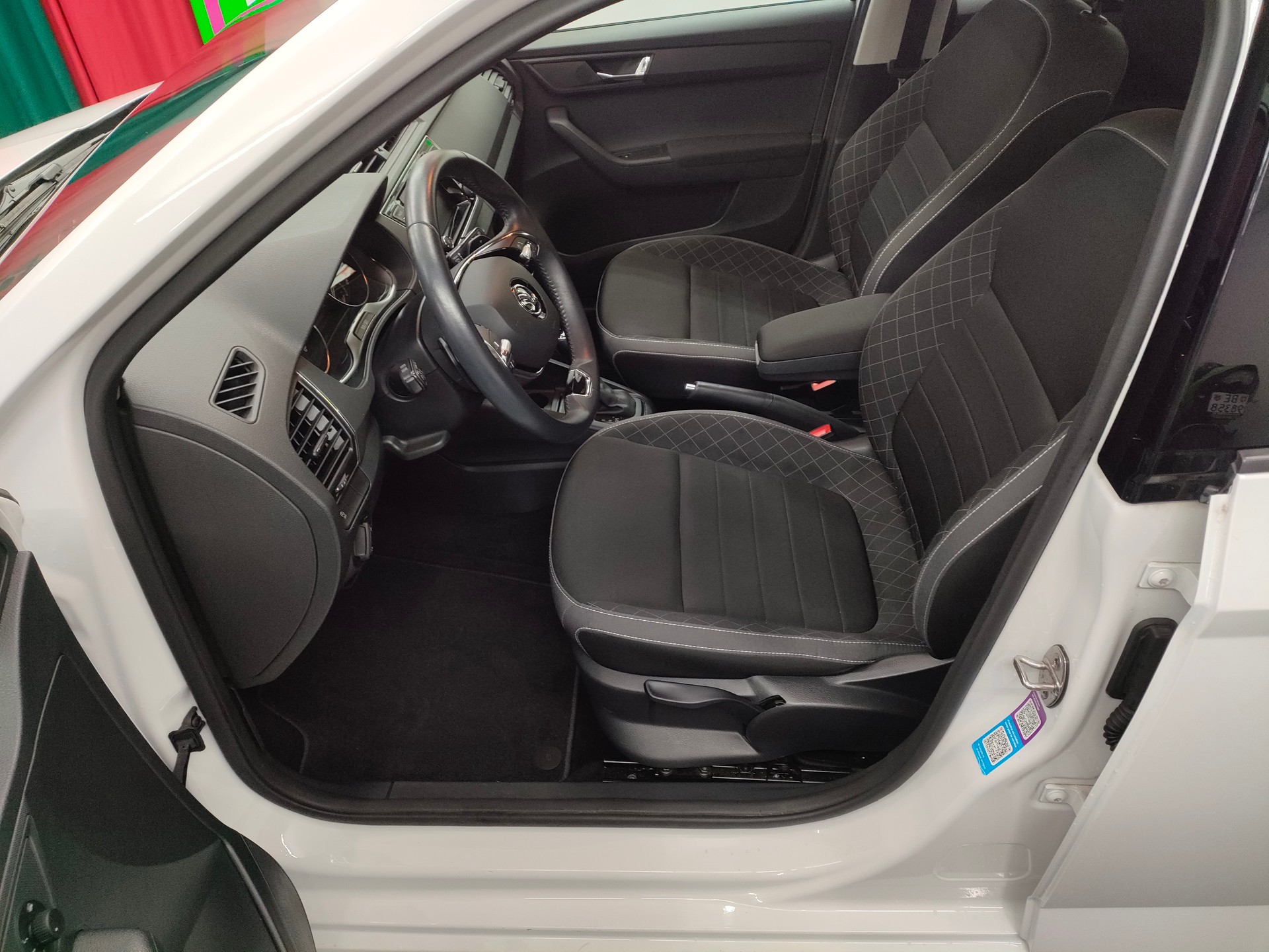 SKODA Fabia 1.0 TSI Ambition DSG-image-12
