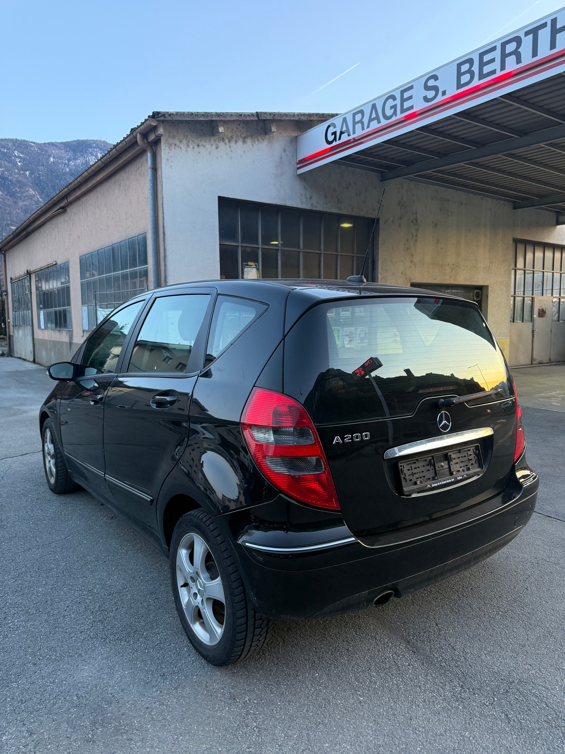 MERCEDES-BENZ A 200 Avantgarde-image-3