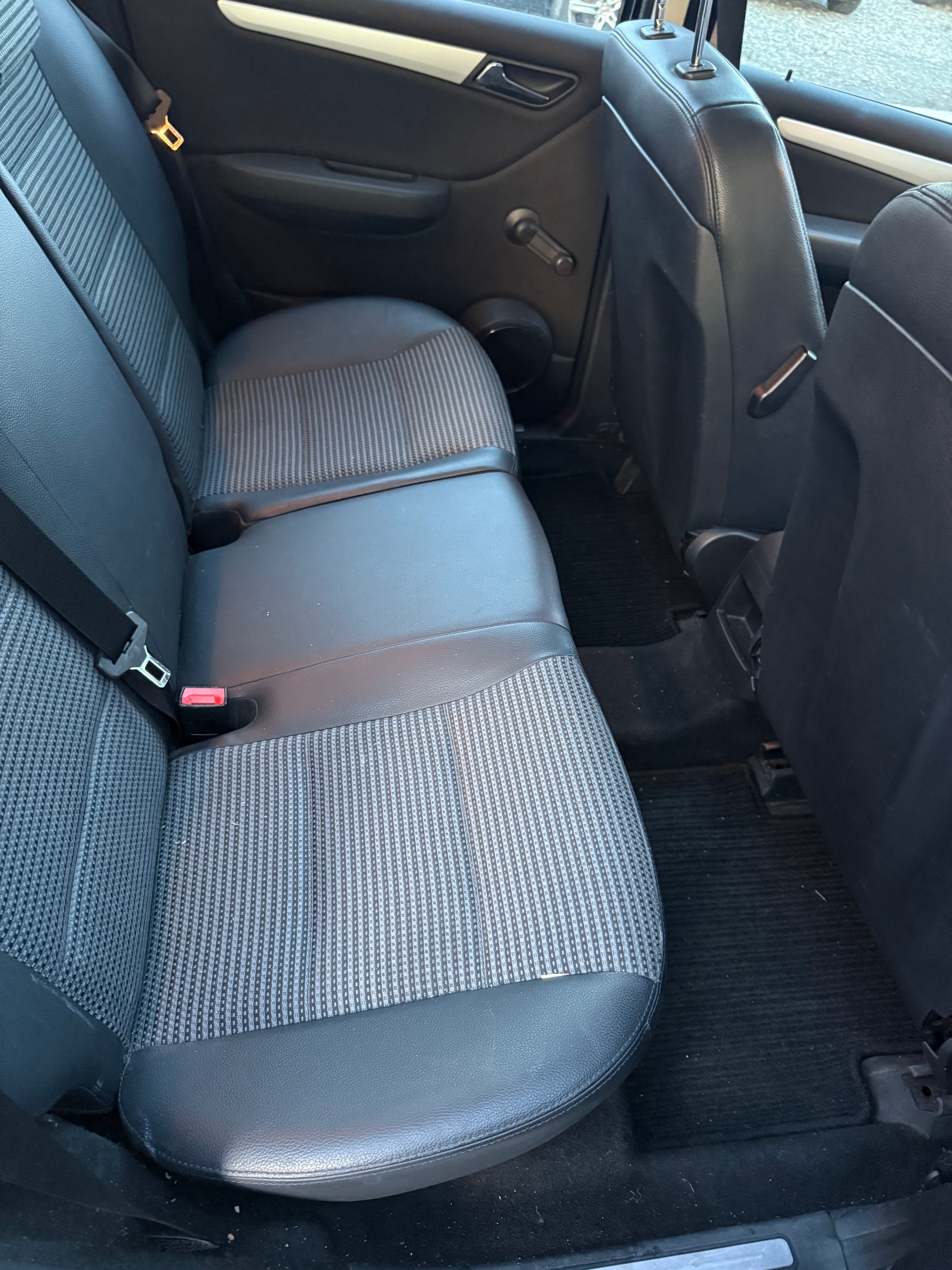 MERCEDES-BENZ A 200 Avantgarde-image-9