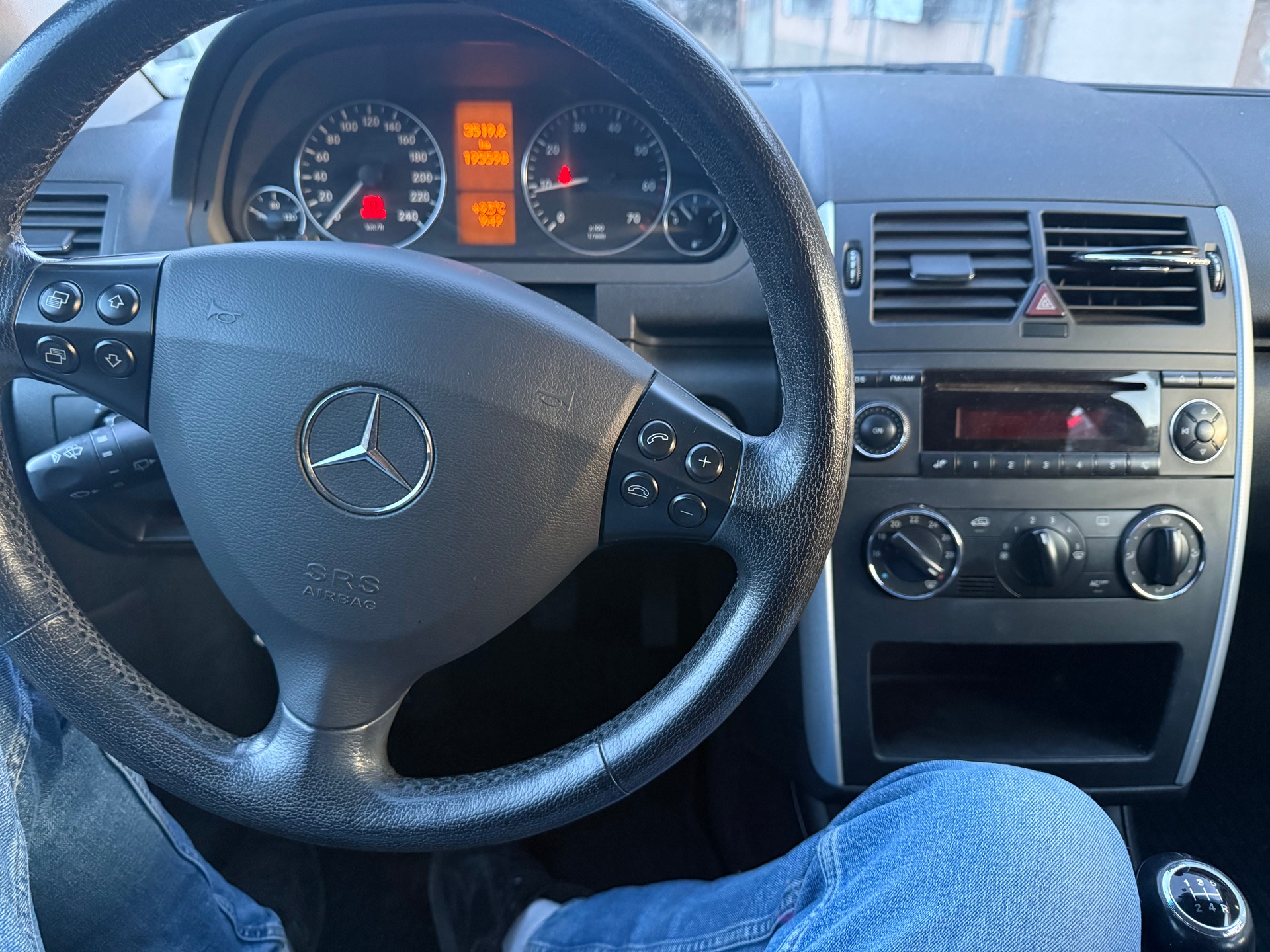 MERCEDES-BENZ A 200 Avantgarde-image-10