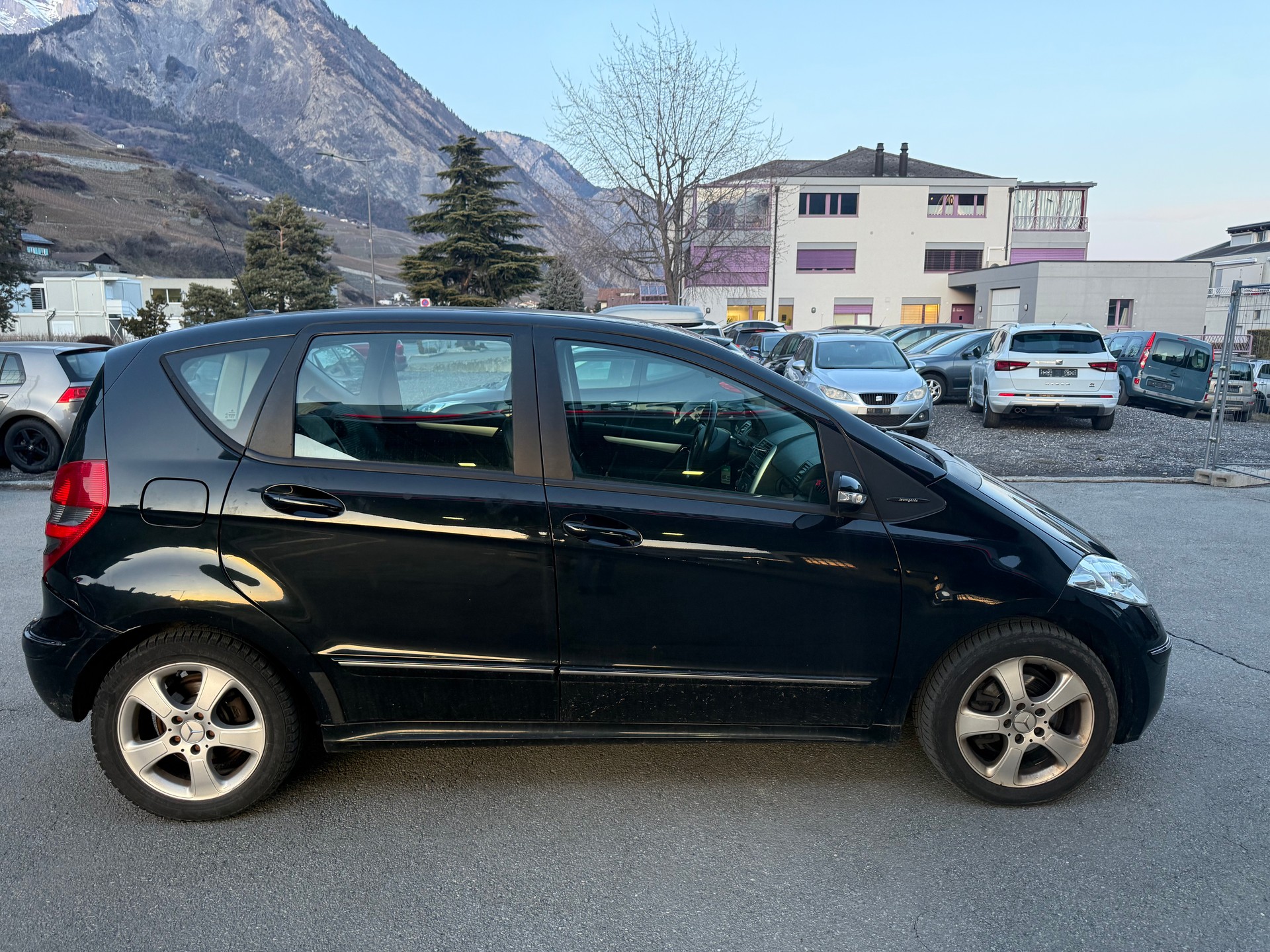 MERCEDES-BENZ A 200 Avantgarde-image-5