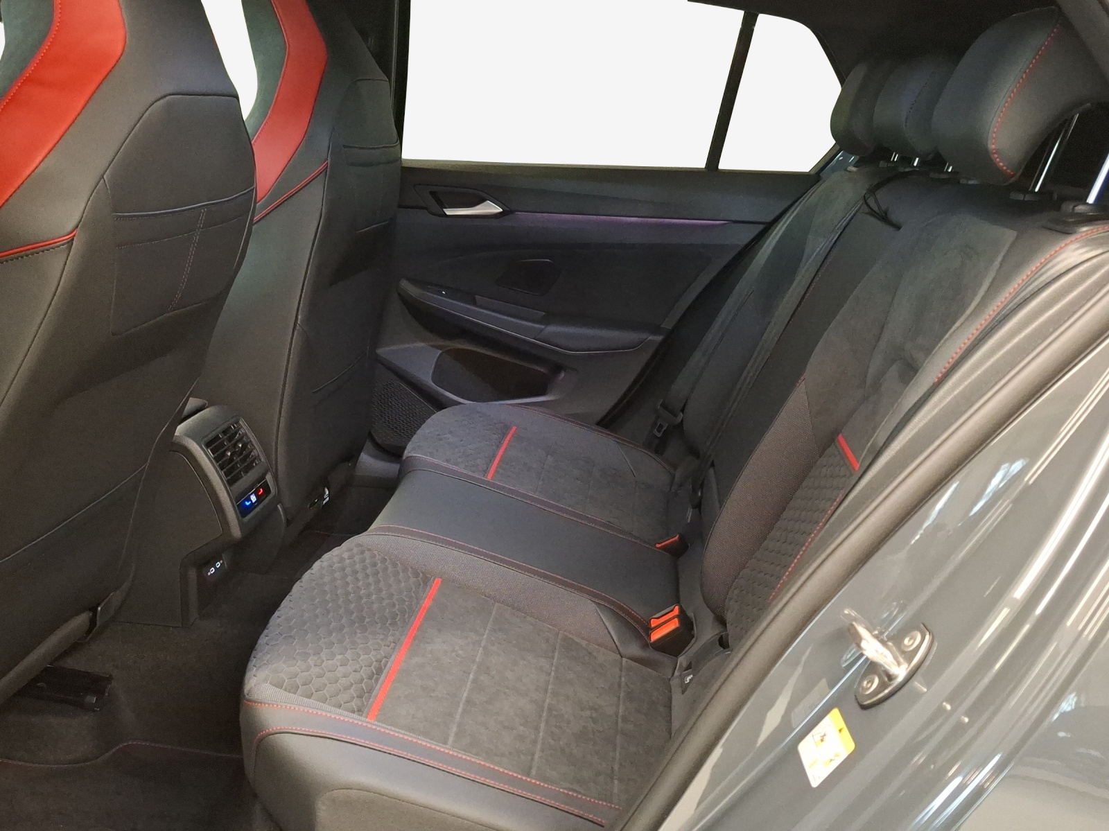 VW Golf 2.0 TSI GTI Clubsport DSG-image-11
