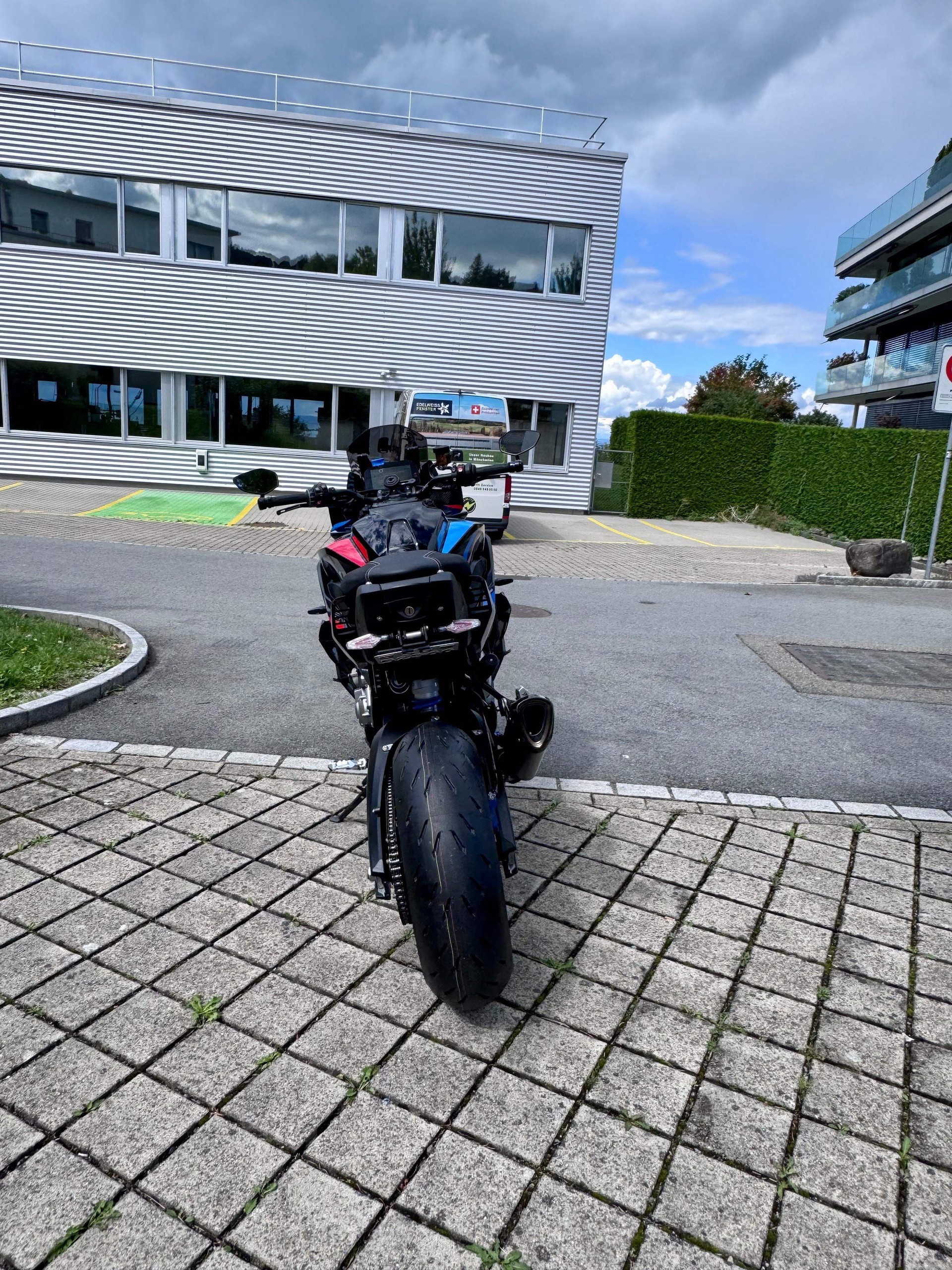 BMW M 1000 XR-image-3