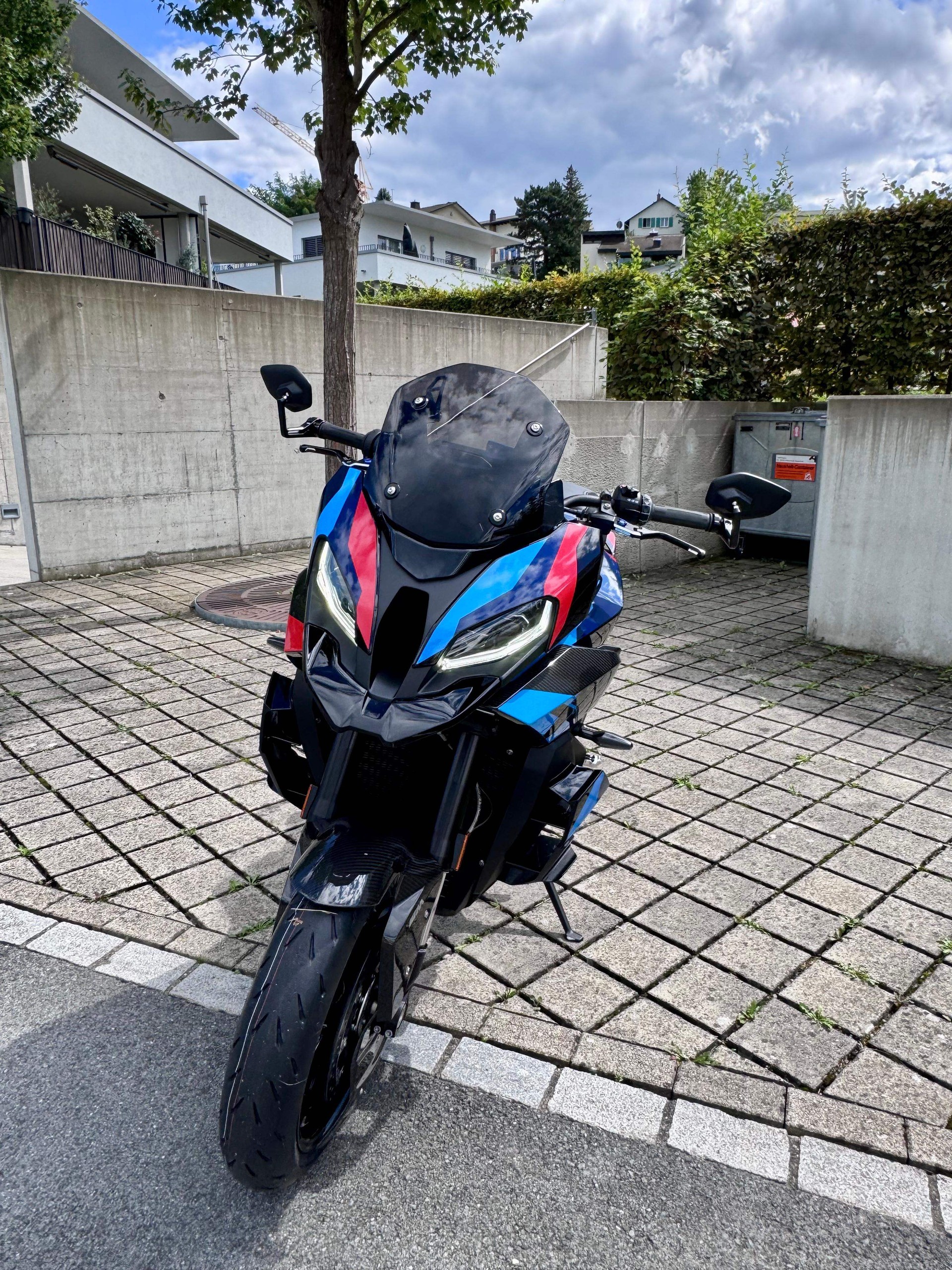 BMW M 1000 XR-image-4
