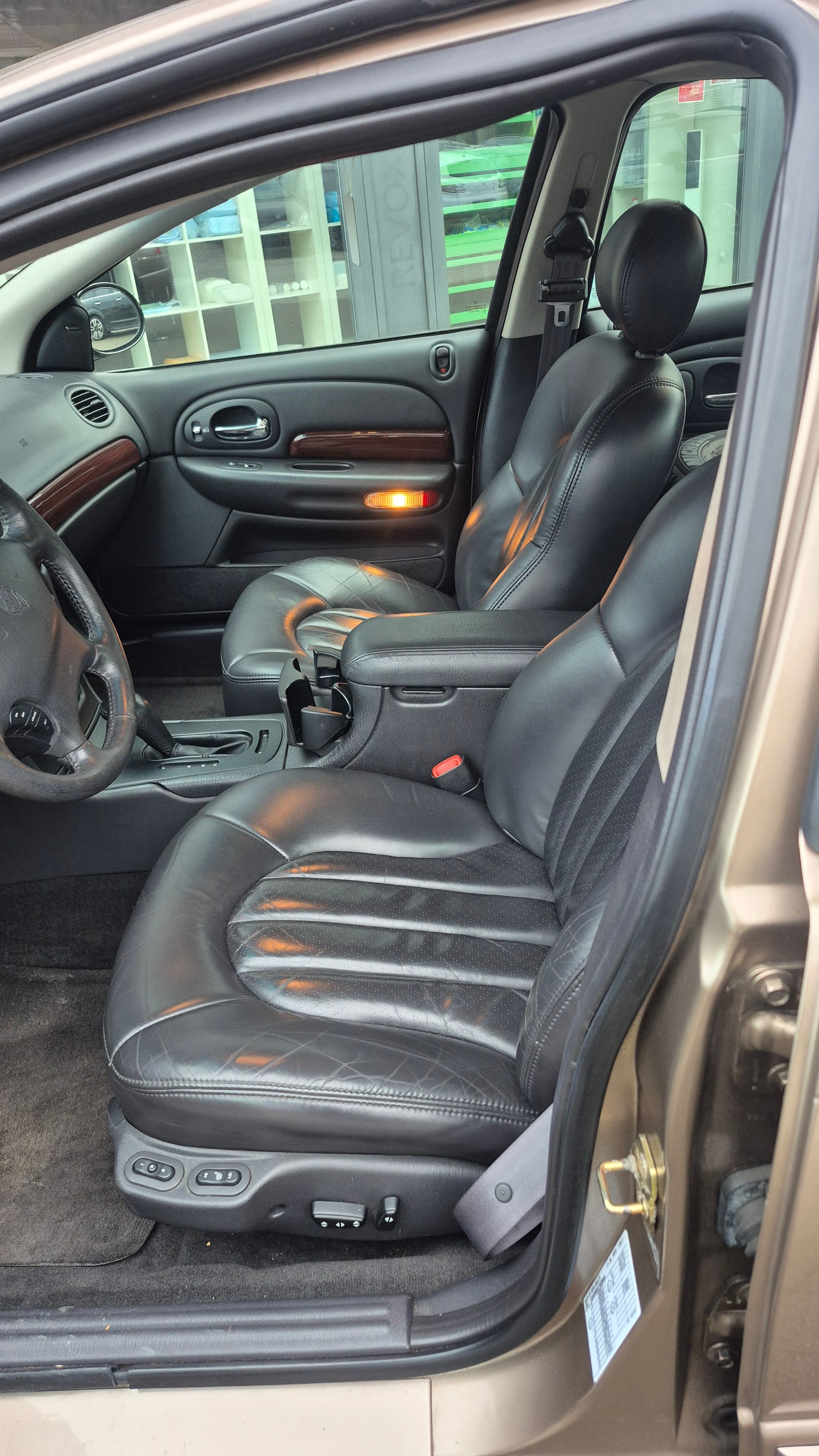 CHRYSLER 300M-image-8