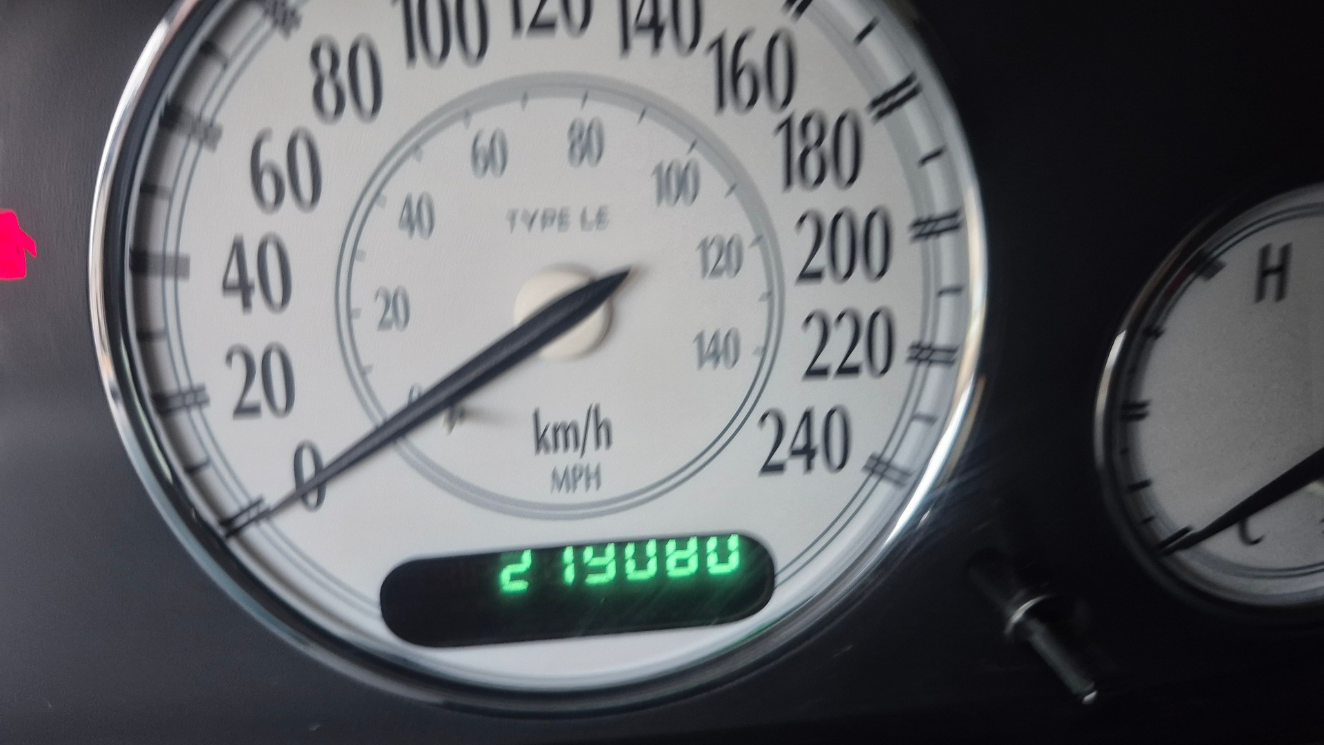 CHRYSLER 300M-image-10
