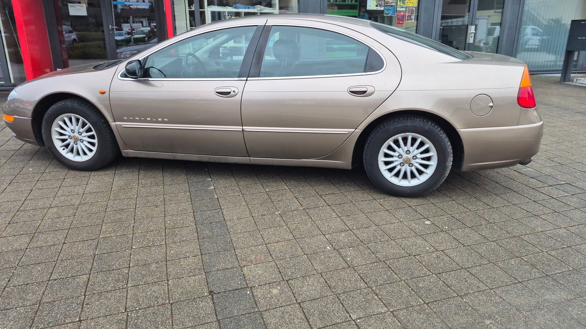 CHRYSLER 300M-image-7