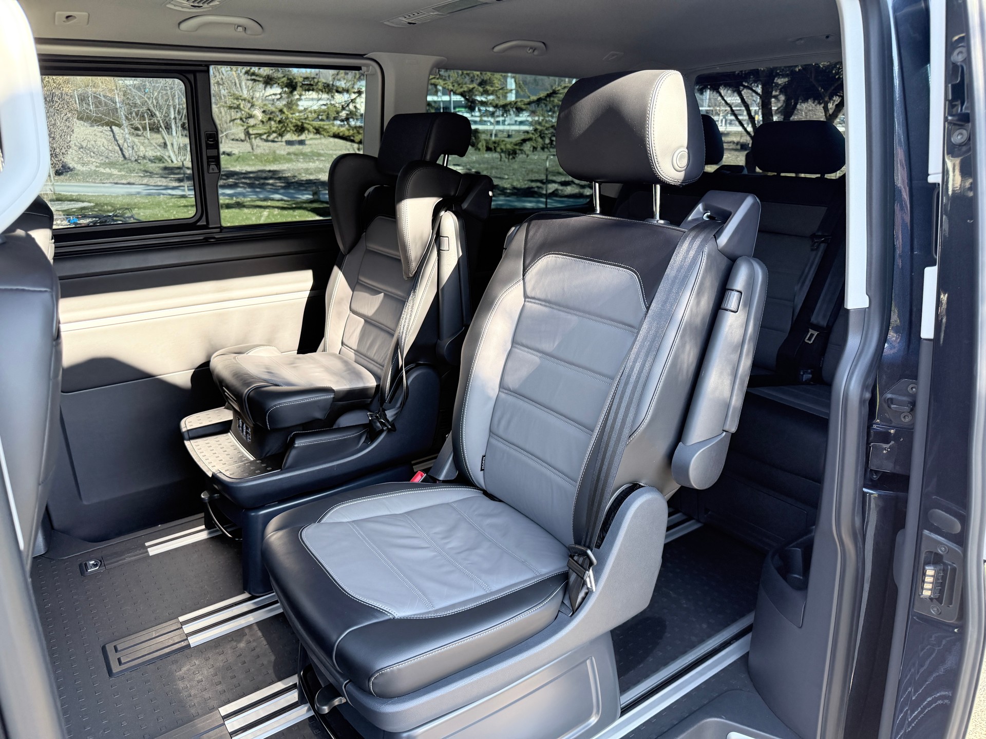 VW T6.1 Multivan 2.0 Bi-TDI Highline Liberty 4Mot. DSG-image-11
