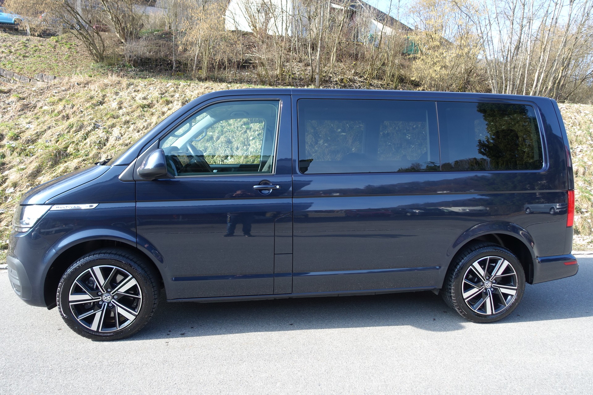 VW T6.1 Multivan 2.0 Bi-TDI Family 4Motion DSG-image-4