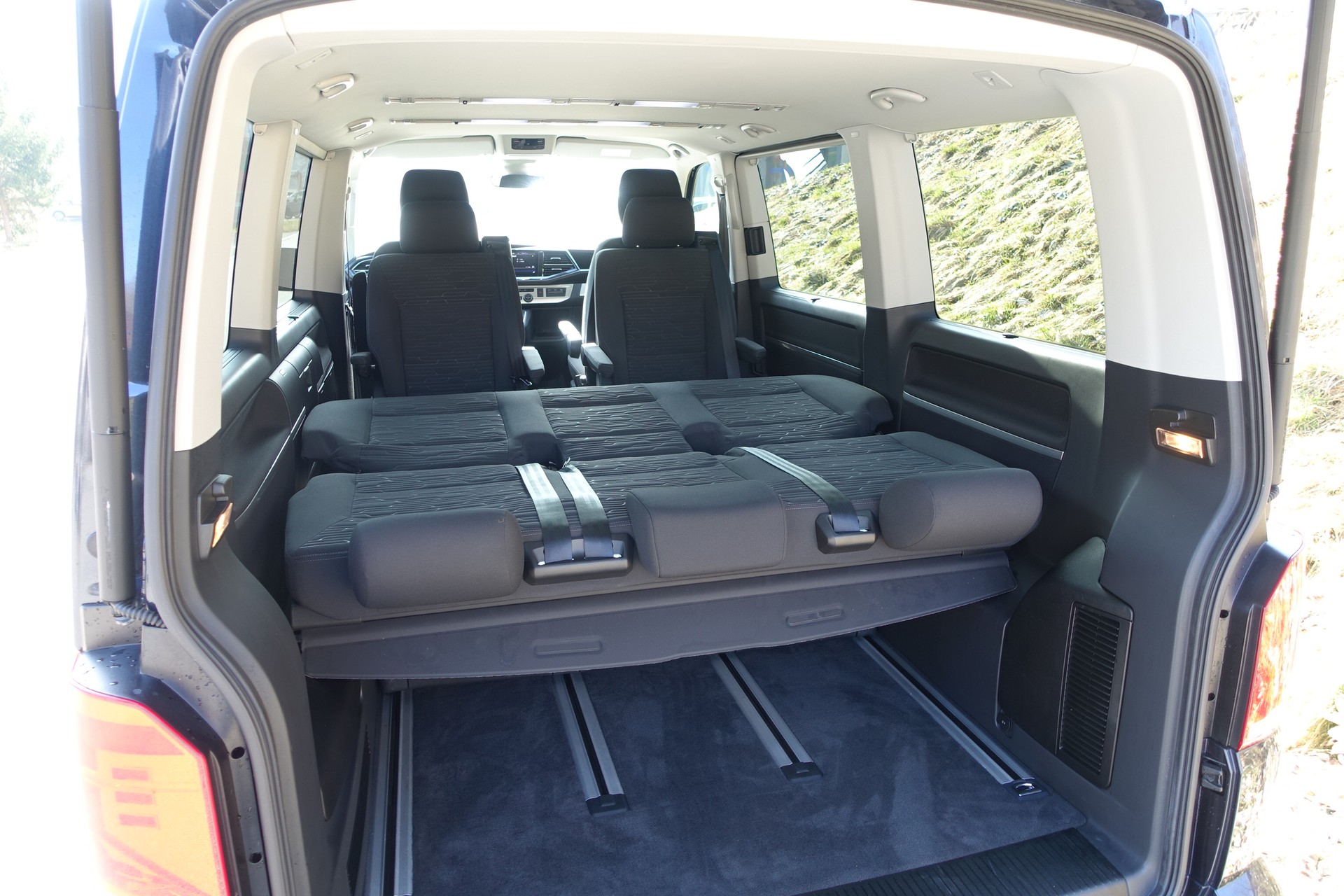 VW T6.1 Multivan 2.0 Bi-TDI Family 4Motion DSG-image-8