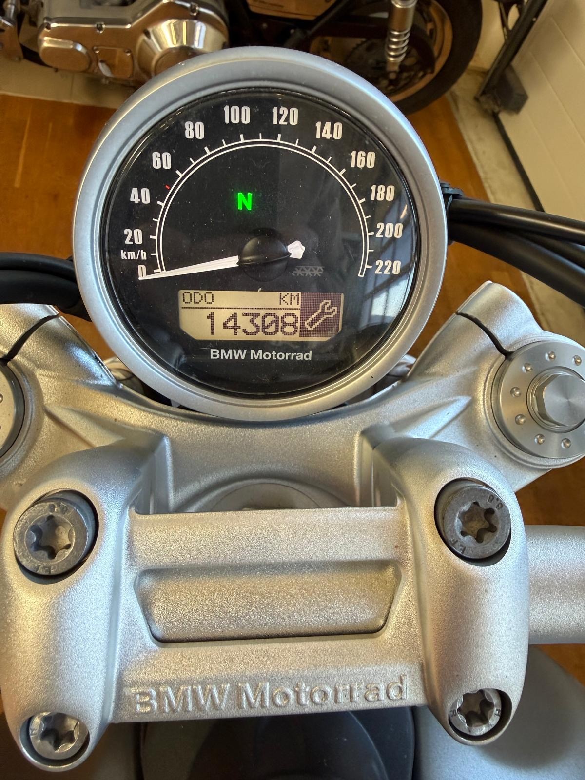 BMW R nineT Scrambler ABS-image-3