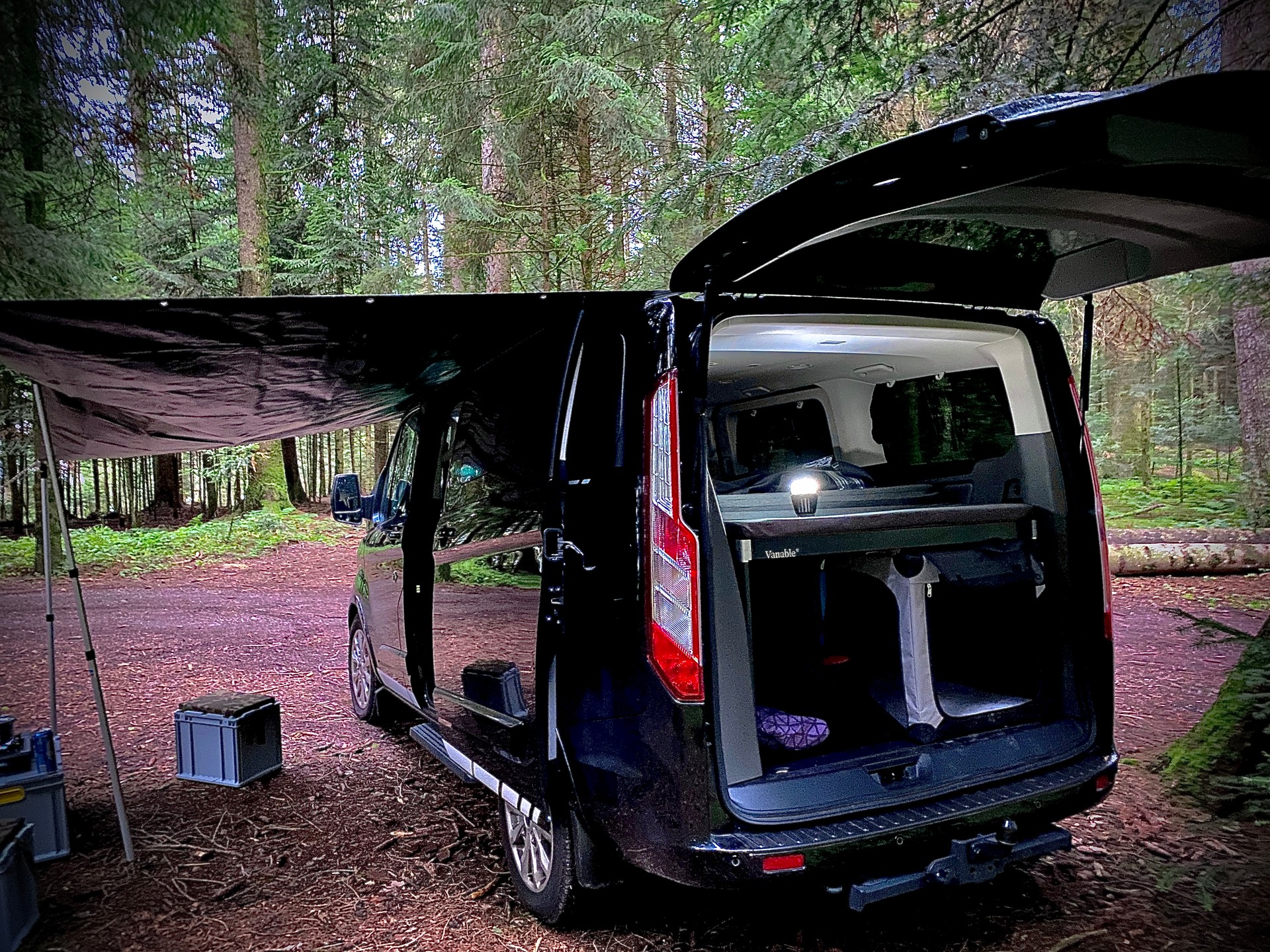 FORD Tourneo Custom 320 L1H1 Titanium A (mit Campingumbau siehe Beschrieb und Fotos)-image-13