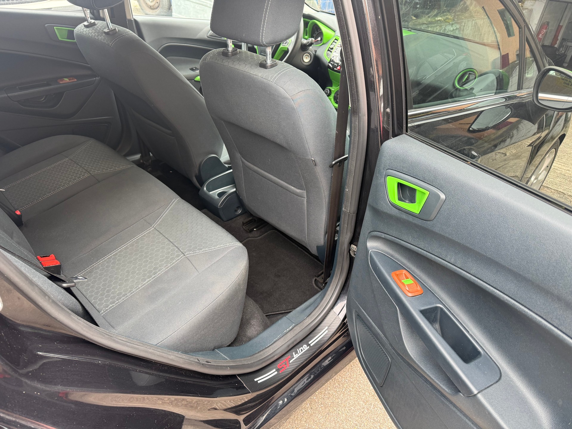 FORD Fiesta 1.6 16V Titanium-image-6