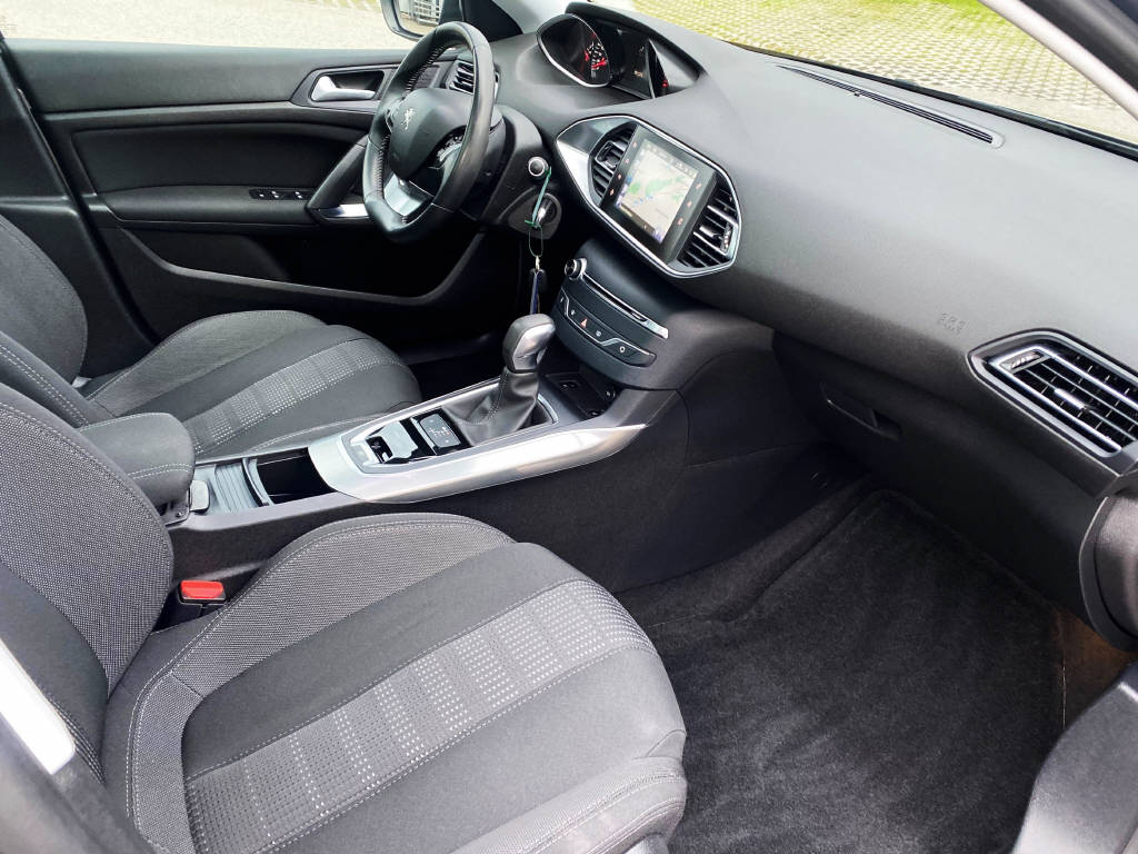 PEUGEOT 308 SW 2.0 BlueHDi Allure-image-9