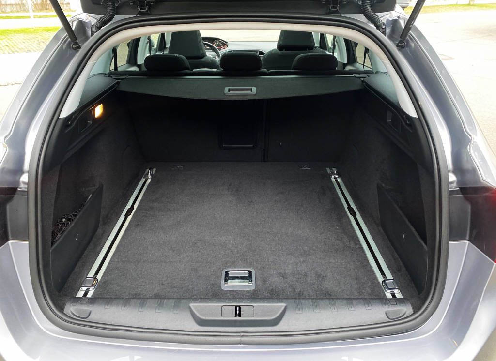PEUGEOT 308 SW 2.0 BlueHDi Allure-image-12