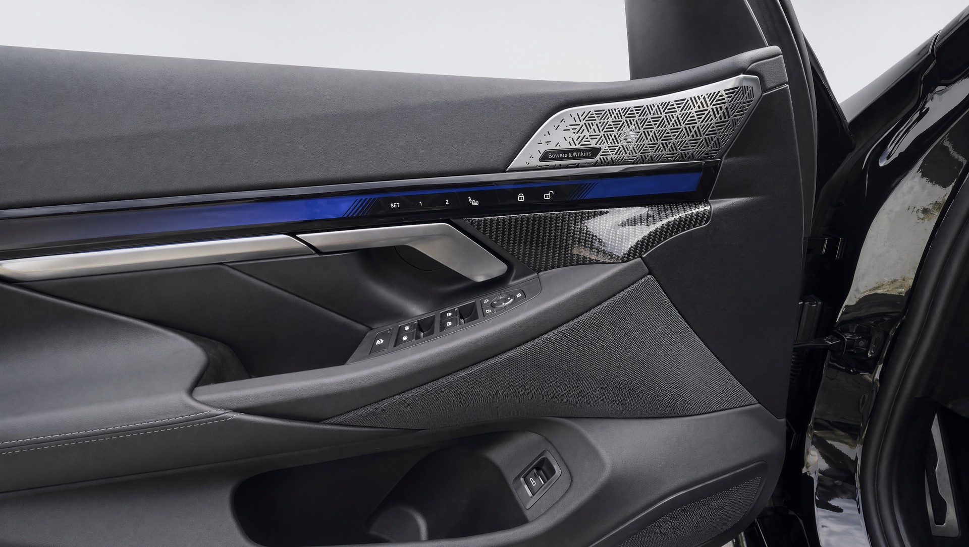 BMW M5 xDrive Touring-image-12