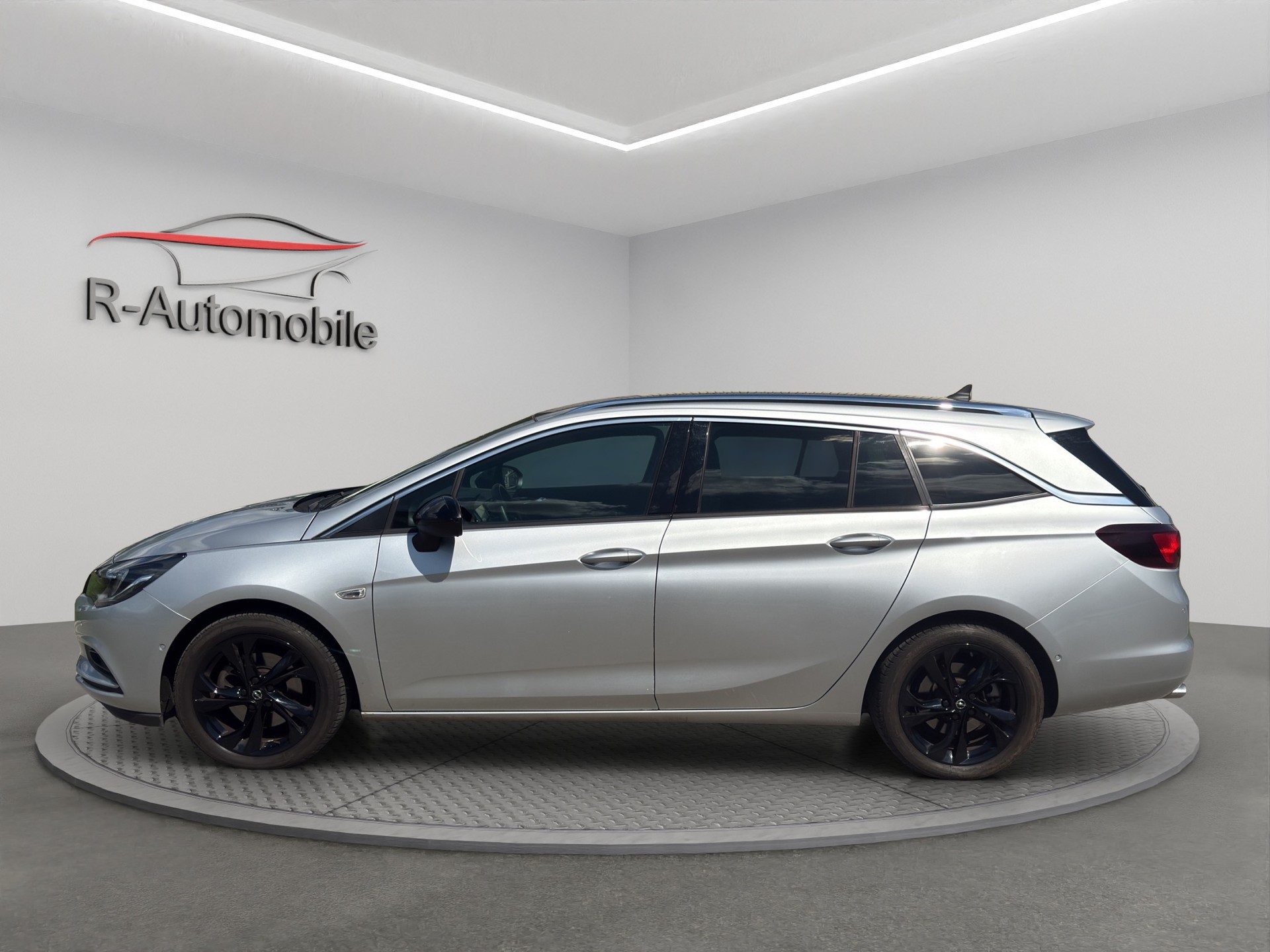 OPEL Astra Sports Tourer 1.6i Turbo Black Edition Automat-image-1