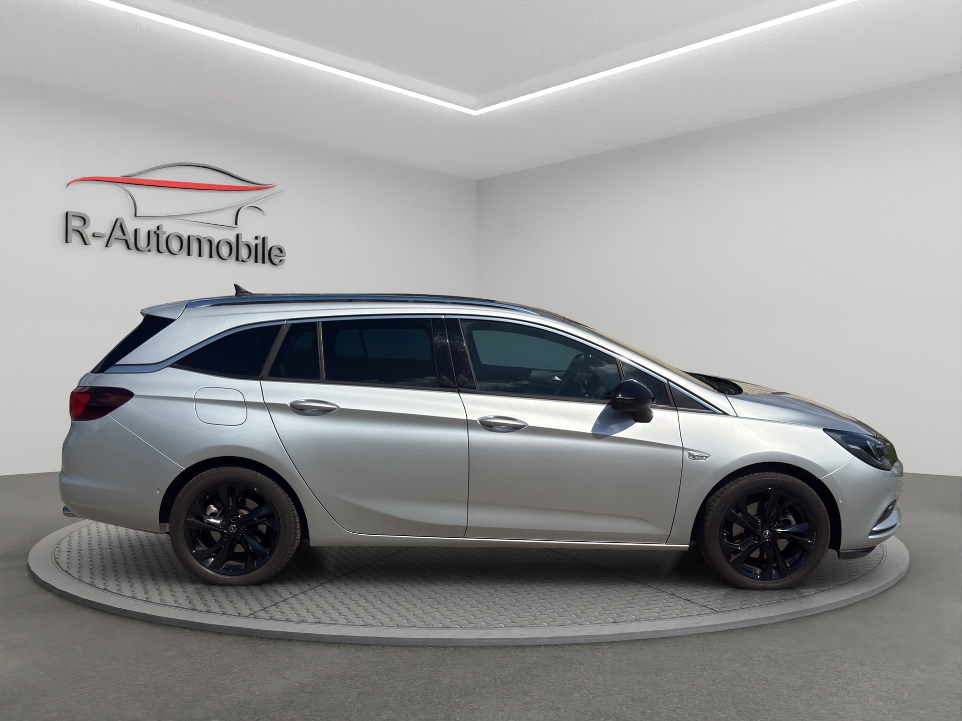 OPEL Astra Sports Tourer 1.6i Turbo Black Edition Automat-image-5