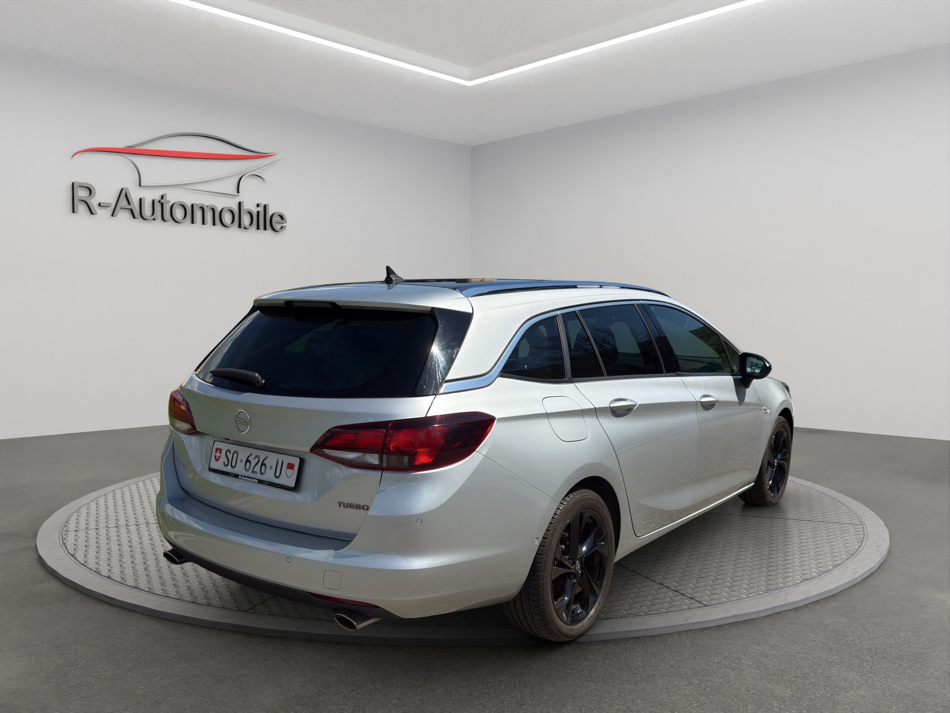 OPEL Astra Sports Tourer 1.6i Turbo Black Edition Automat-image-4