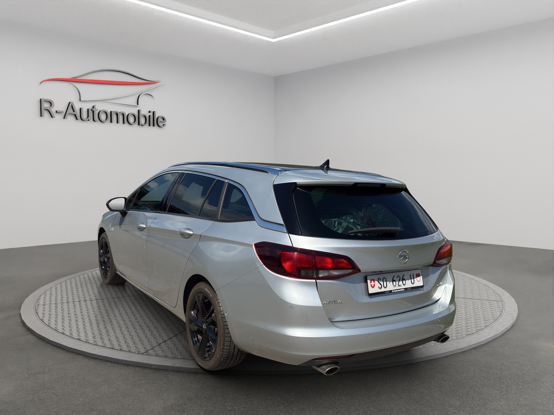OPEL Astra Sports Tourer 1.6i Turbo Black Edition Automat-image-2
