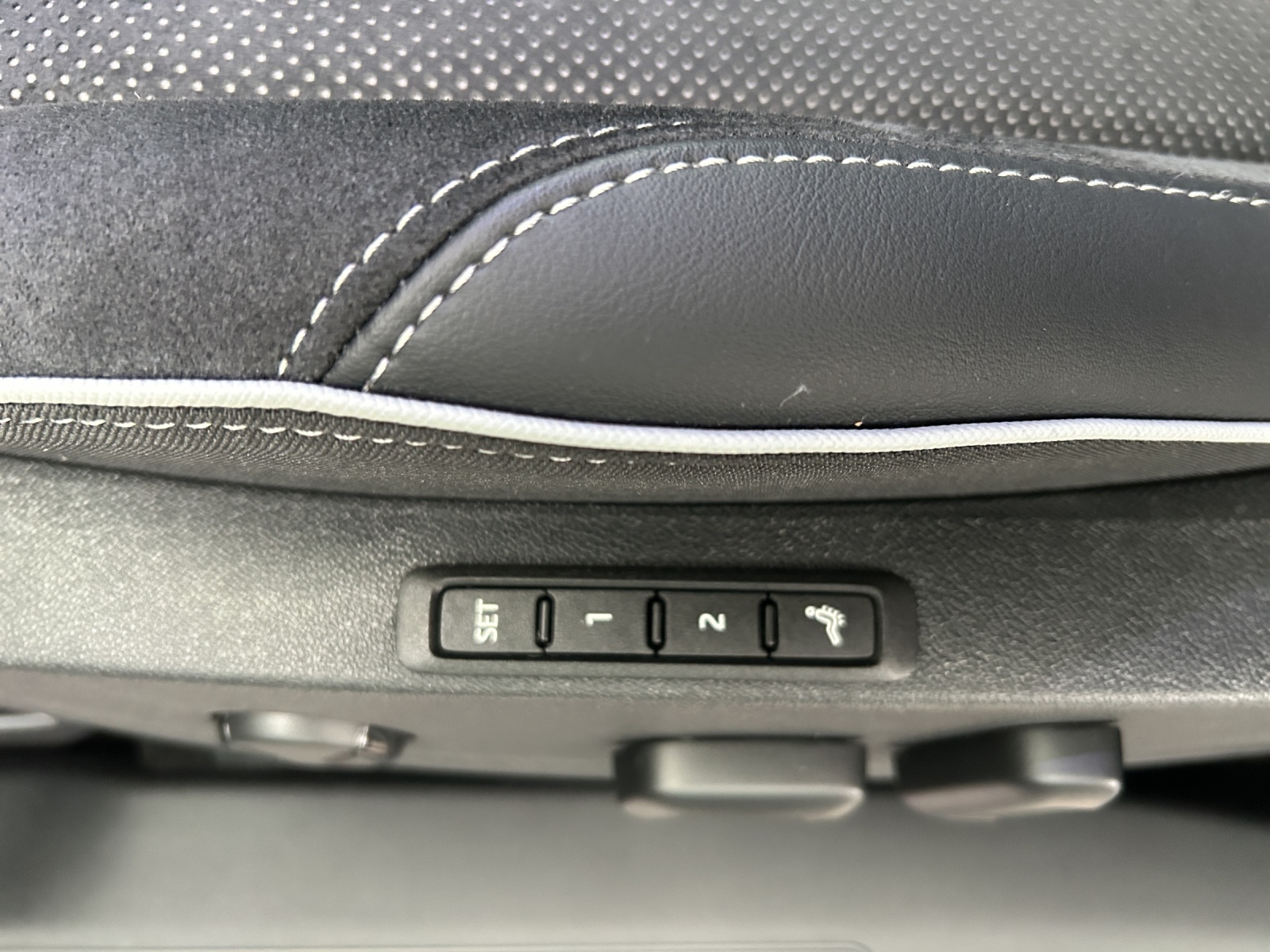 SKODA Elroq 85 Sportline - Anhängekupplung - Head-up Display - 360°Kamera-image-9