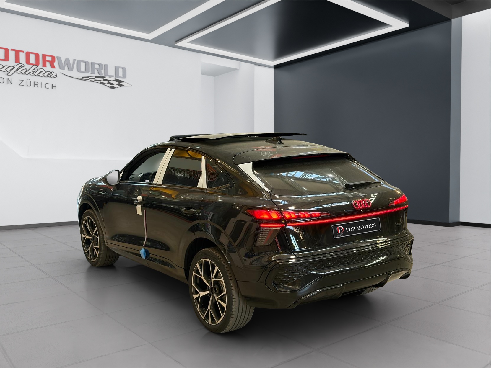 AUDI Q3 SPB Quattro TFSI S line/LED plus/Pano/20" Sportback-showroom-element-2