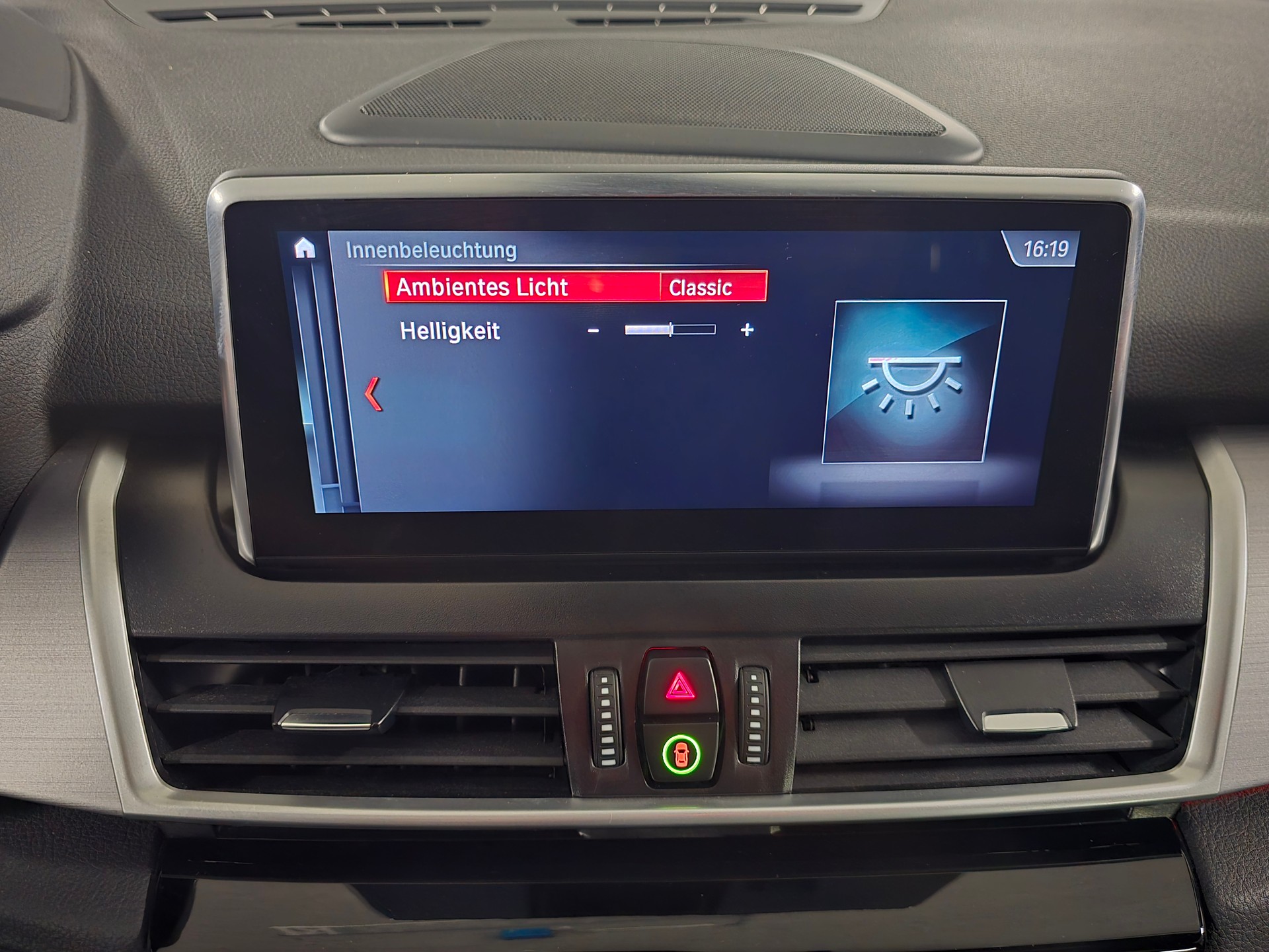 BMW 220i Gran Tourer Luxury Line DKG-image-13