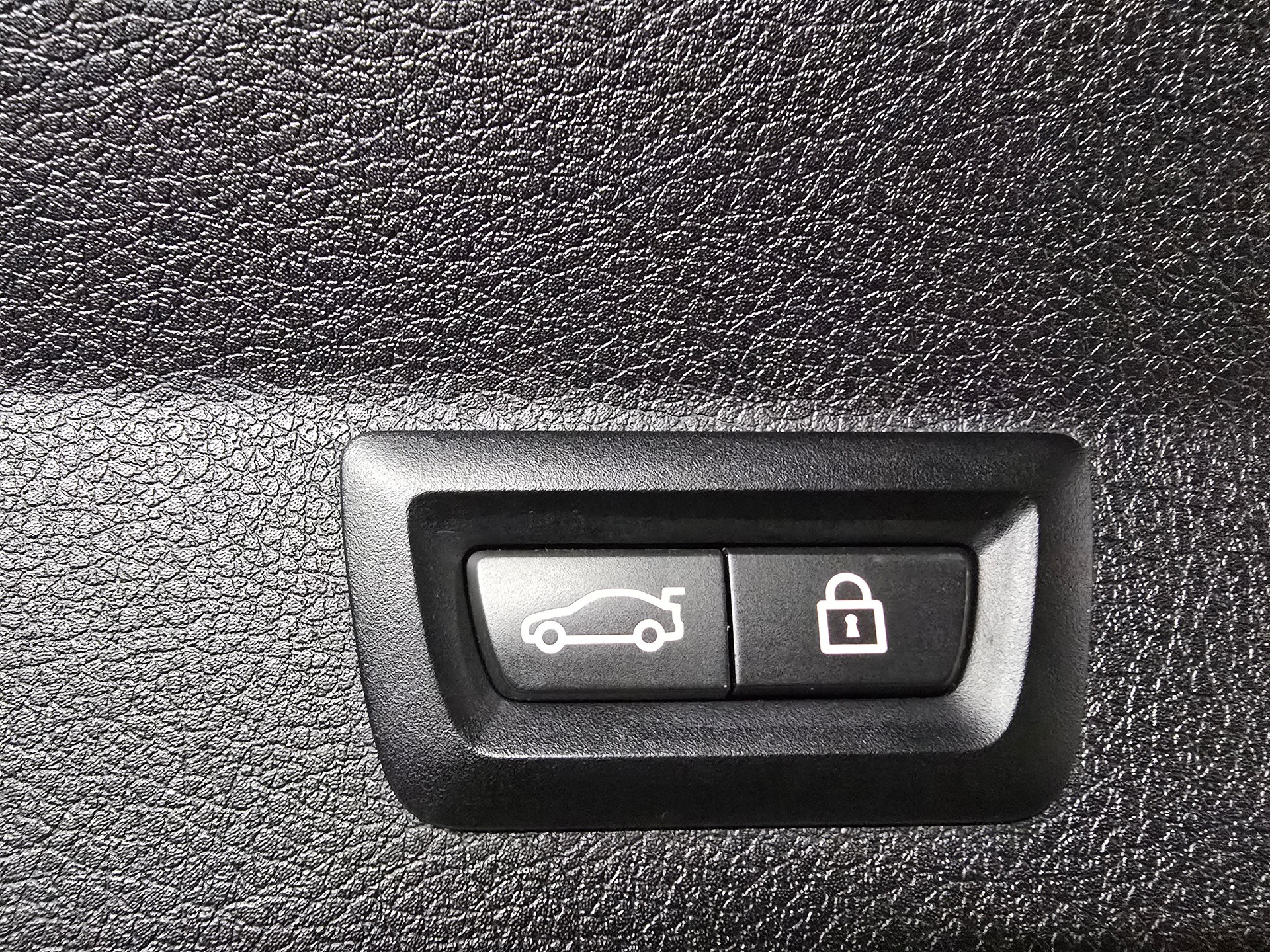 BMW 220i Gran Tourer Luxury Line DKG-image-22