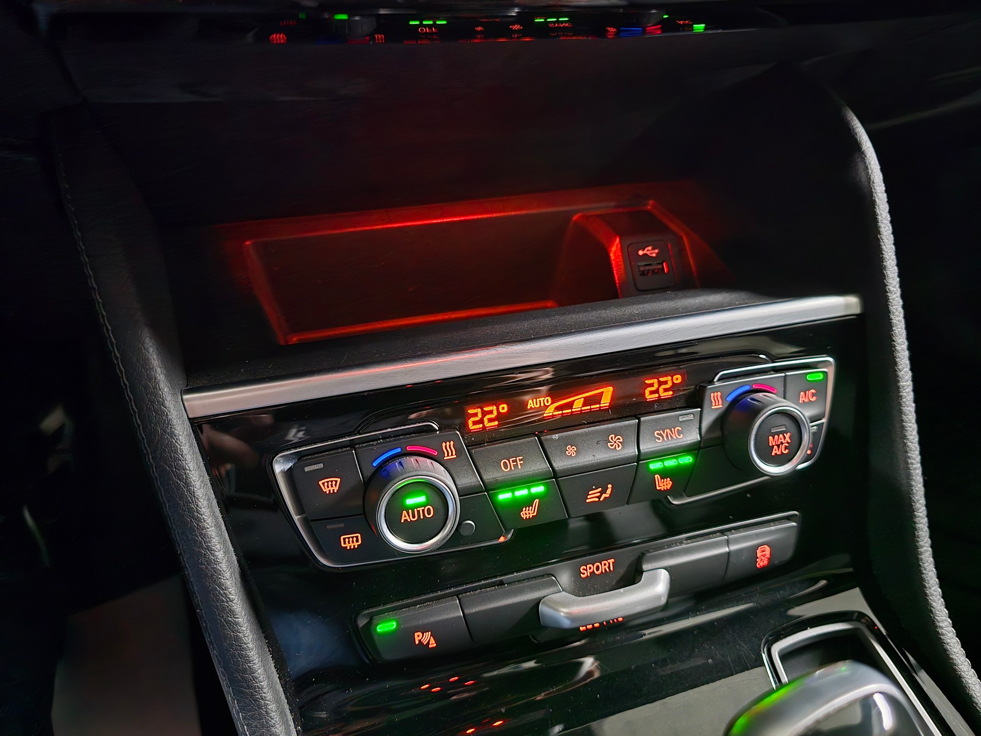 BMW 220i Gran Tourer Luxury Line DKG-image-15