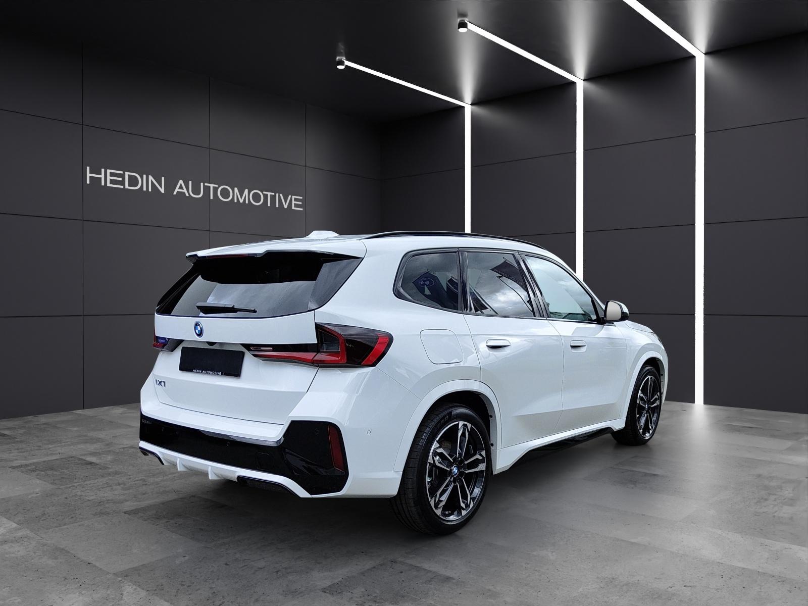 BMW iX1 30 xDrive-image-5
