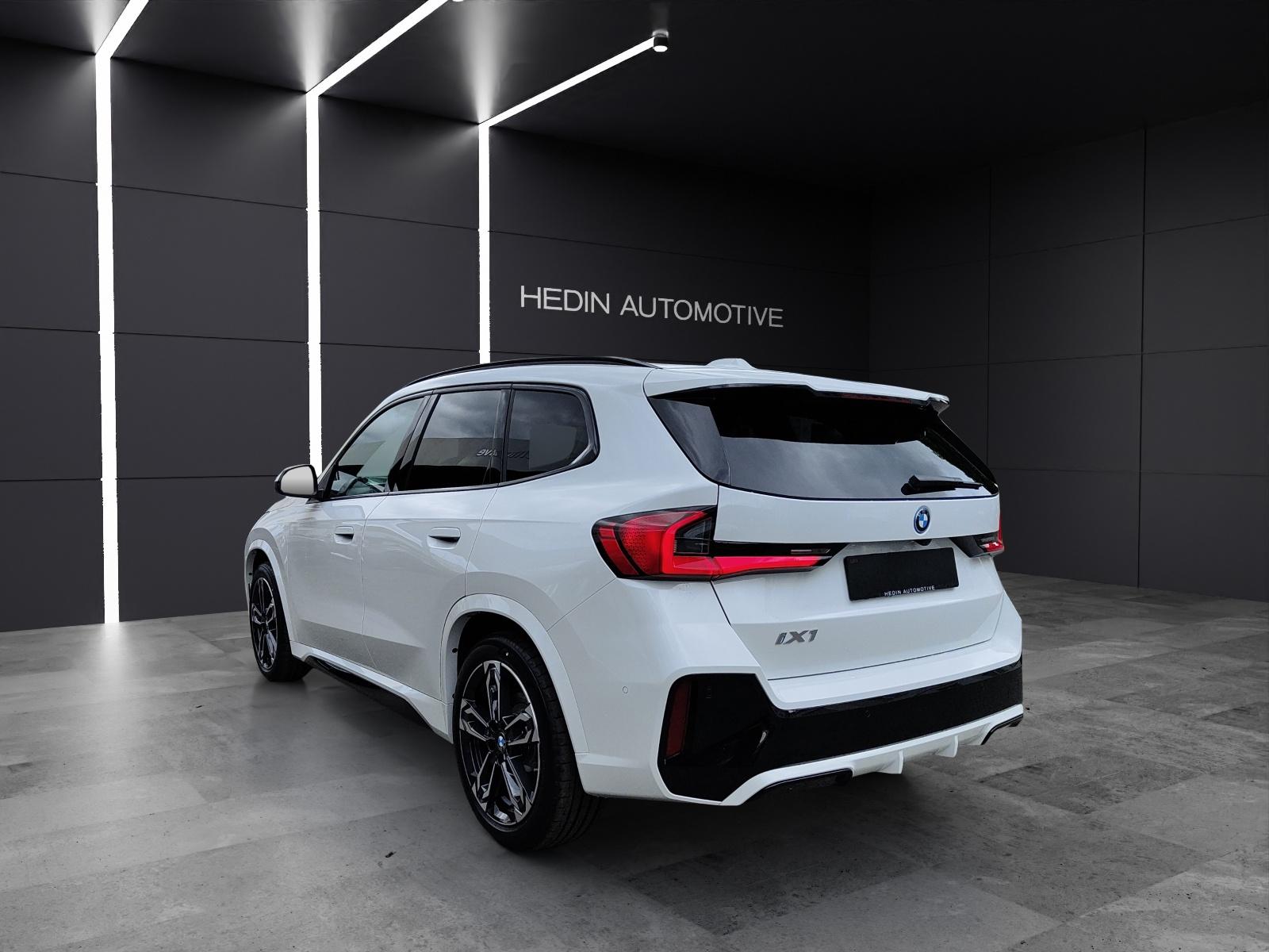 BMW iX1 30 xDrive-showroom-element-3