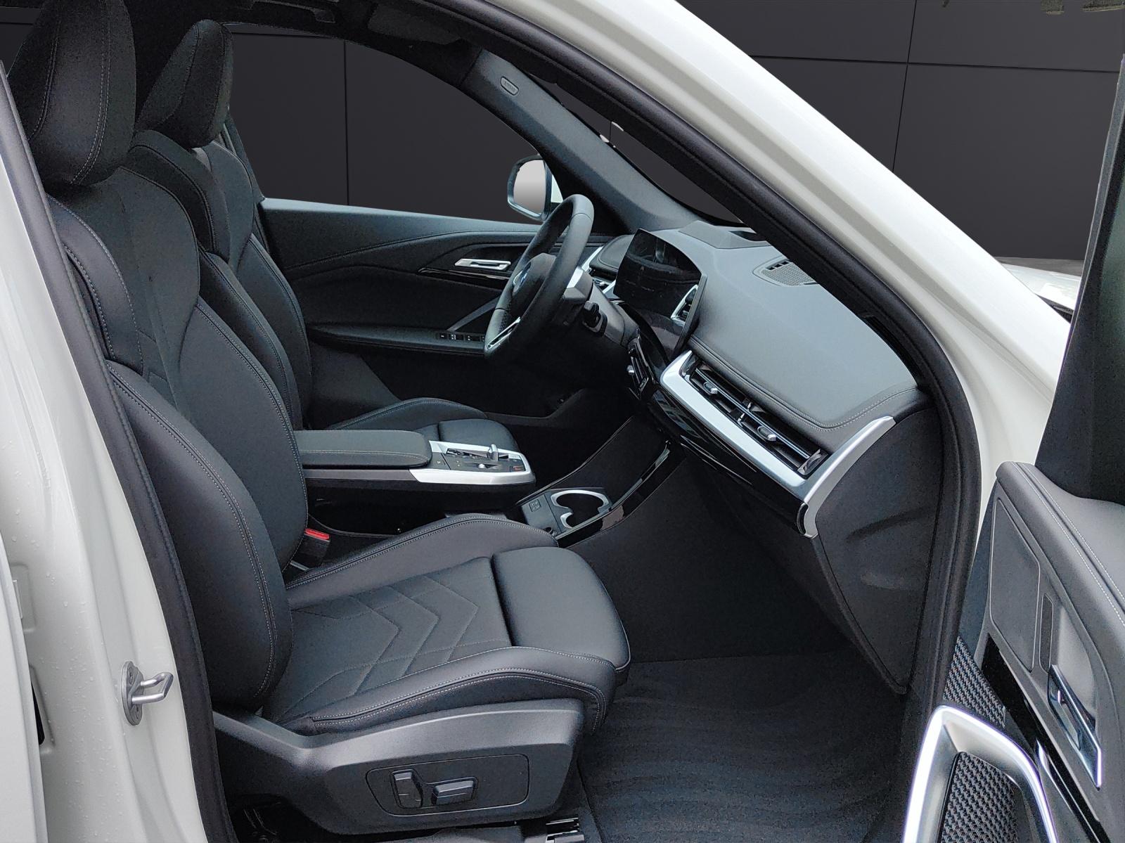 BMW iX1 30 xDrive-image-19