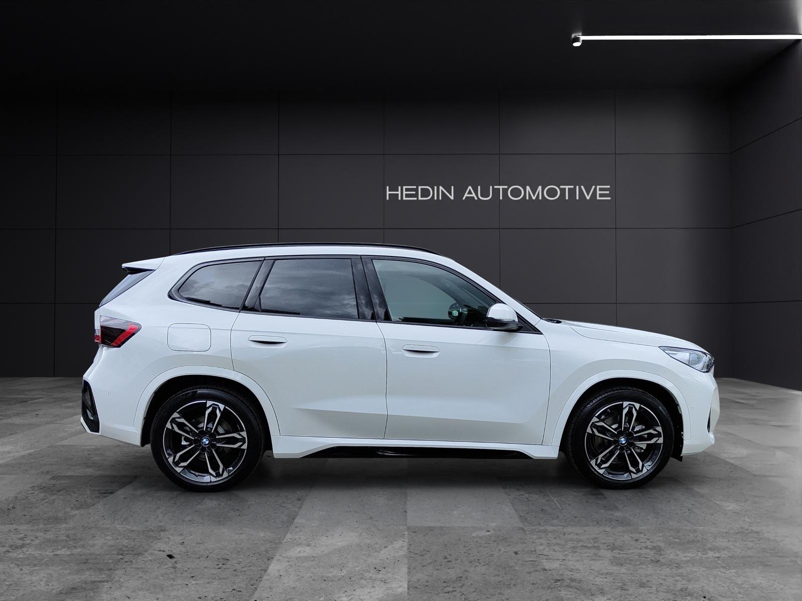 BMW iX1 30 xDrive-image-6