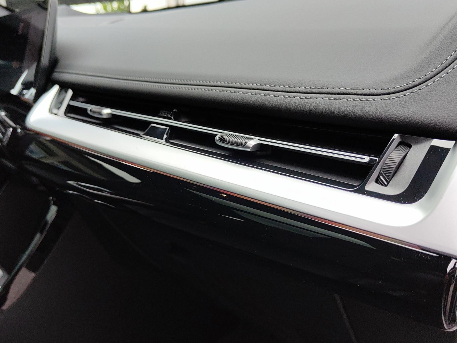 BMW iX1 30 xDrive-image-22