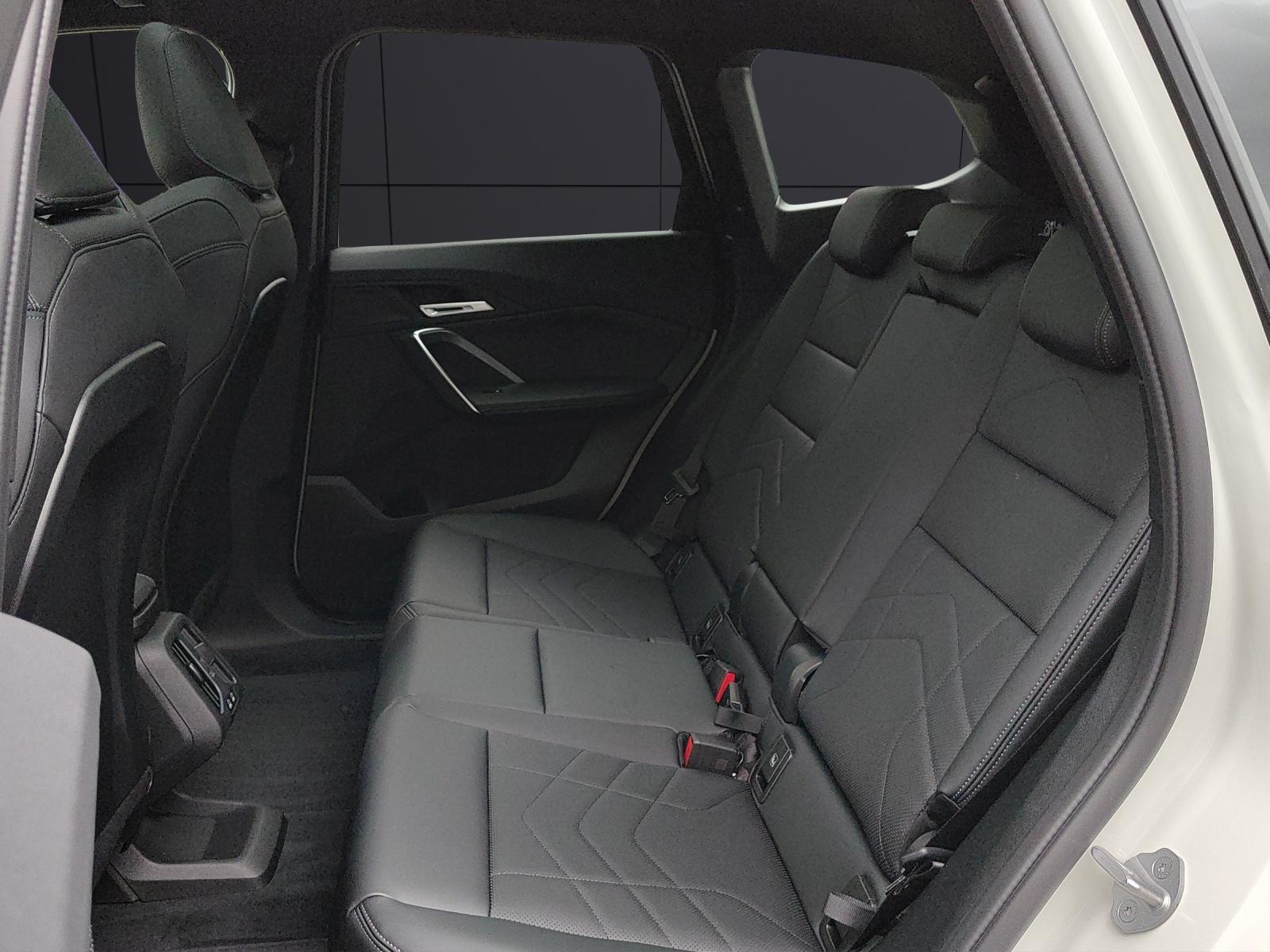 BMW iX1 30 xDrive-image-17