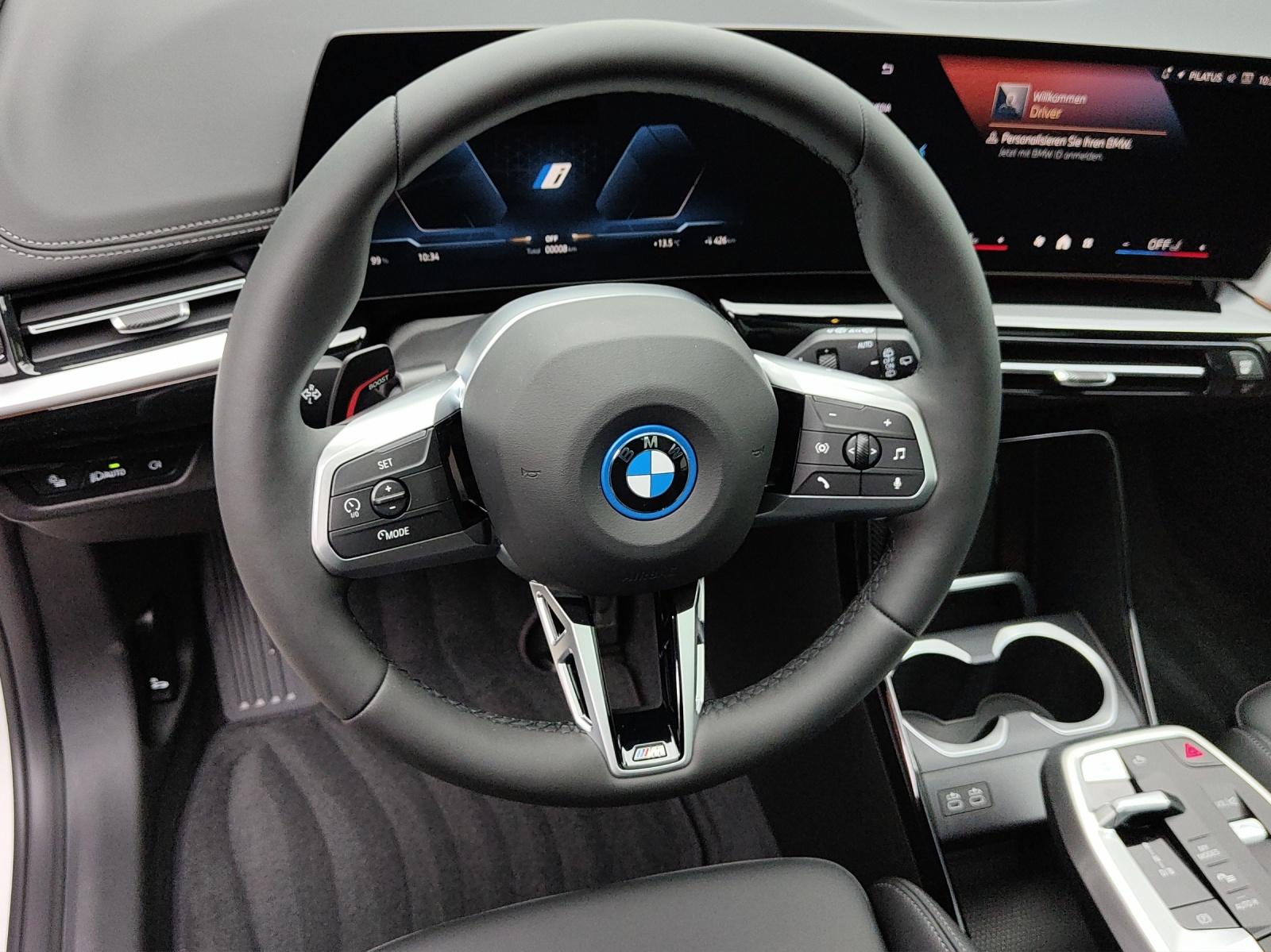 BMW iX1 30 xDrive-image-11