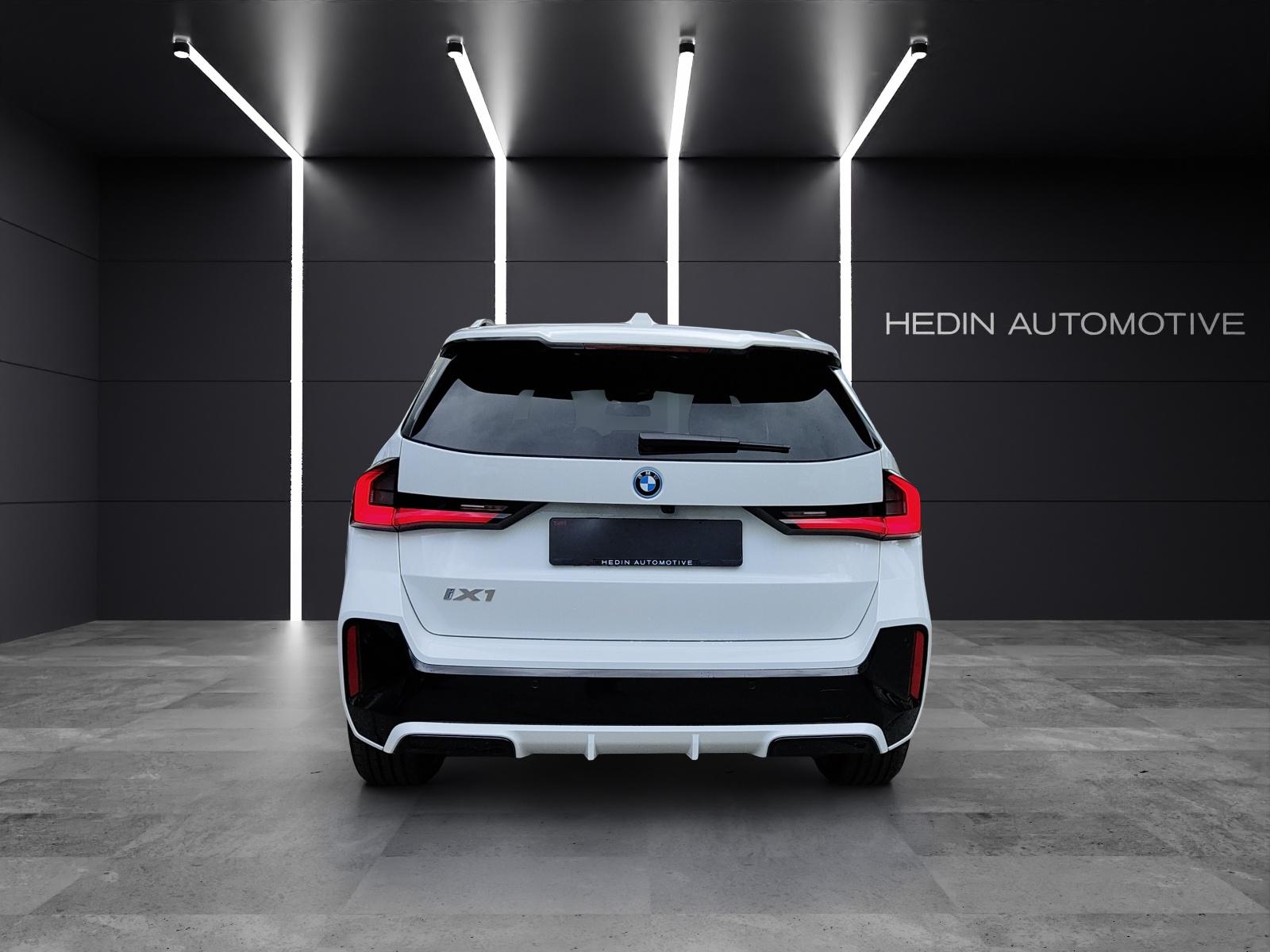 BMW iX1 30 xDrive-image-4