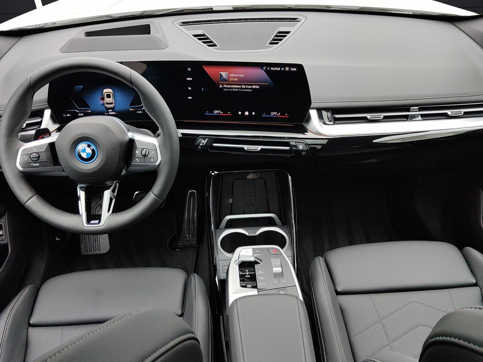 BMW iX1 30 xDrive-image-18