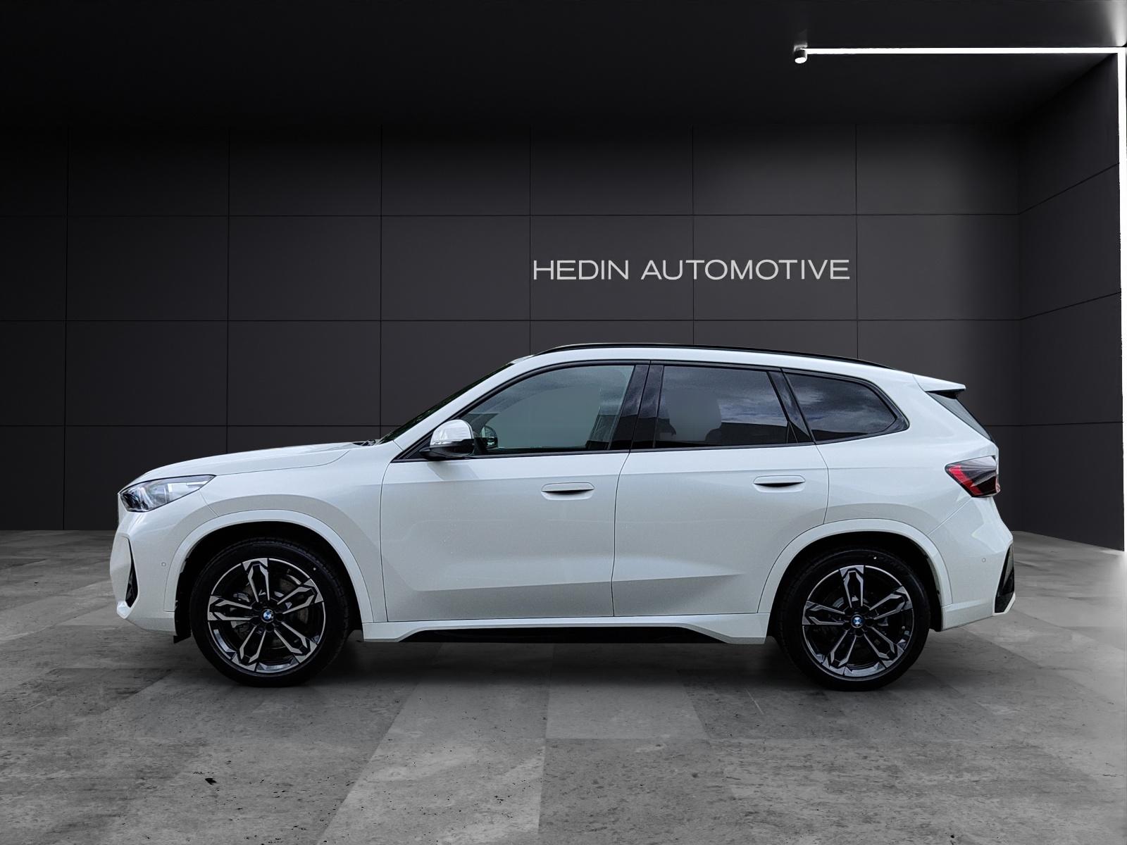 BMW iX1 30 xDrive-showroom-element-1