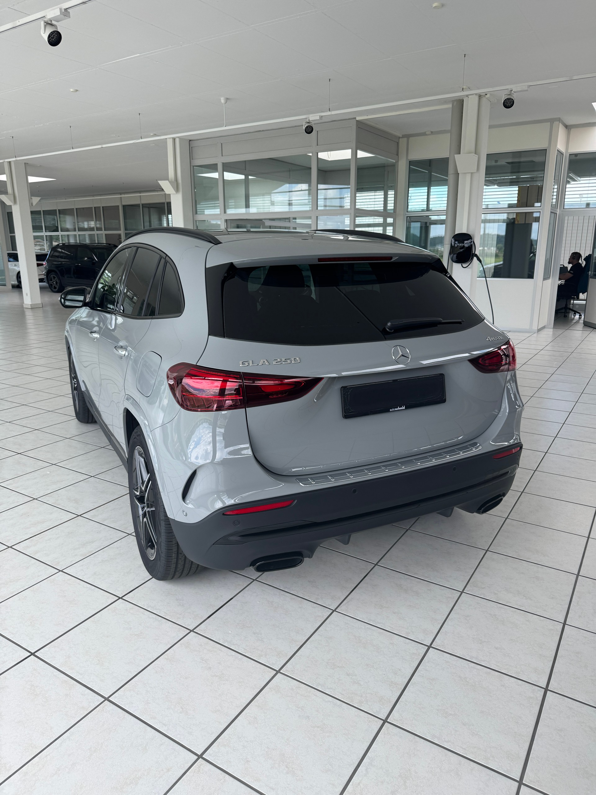 MERCEDES-BENZ GLA 250 4Matic Swiss Star-showroom-element-3