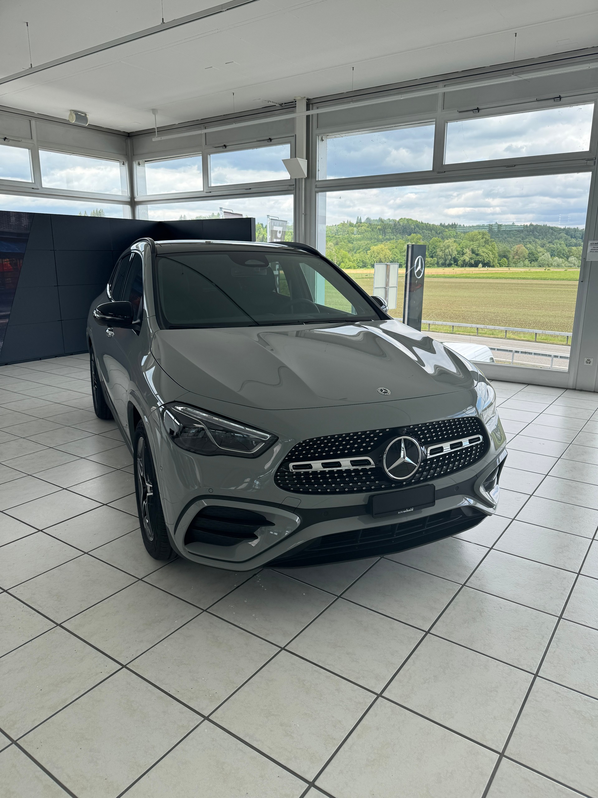 MERCEDES-BENZ GLA 250 4Matic Swiss Star-showroom-element-1