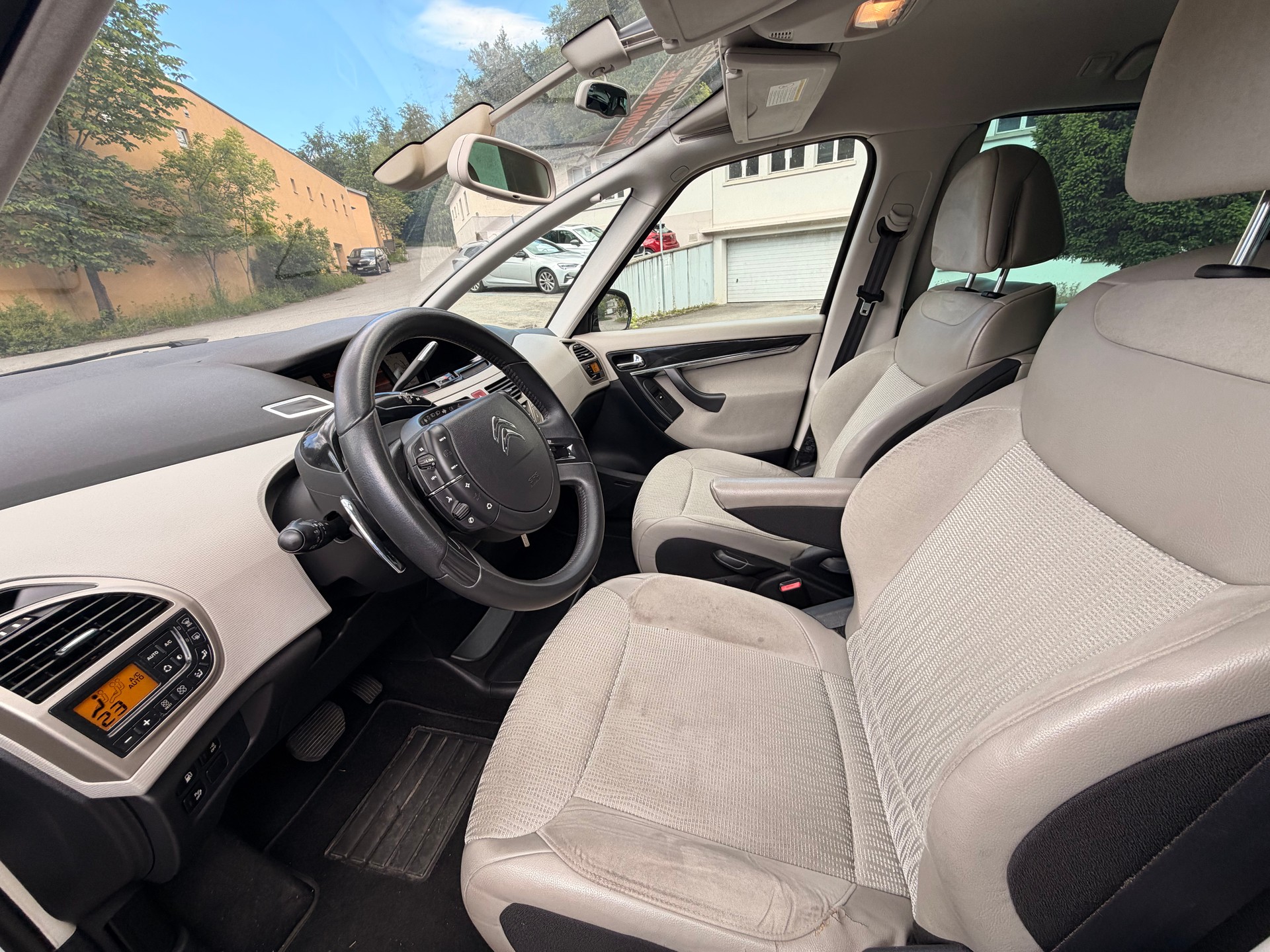 CITROEN C4 Picasso 1.6i 16V THP Exclusive EGS6-image-9