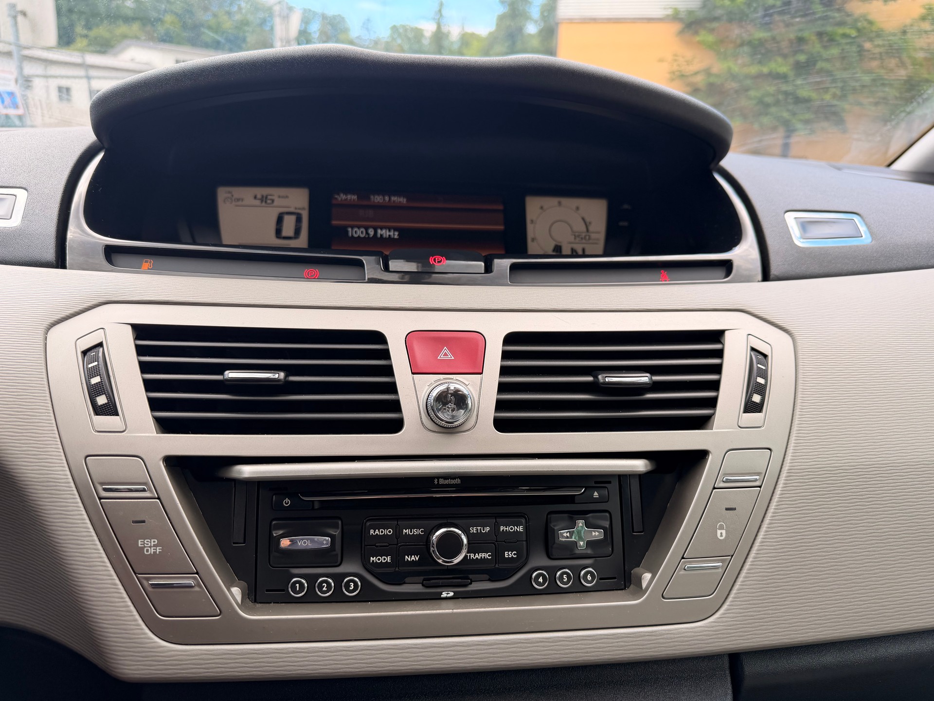 CITROEN C4 Picasso 1.6i 16V THP Exclusive EGS6-image-25