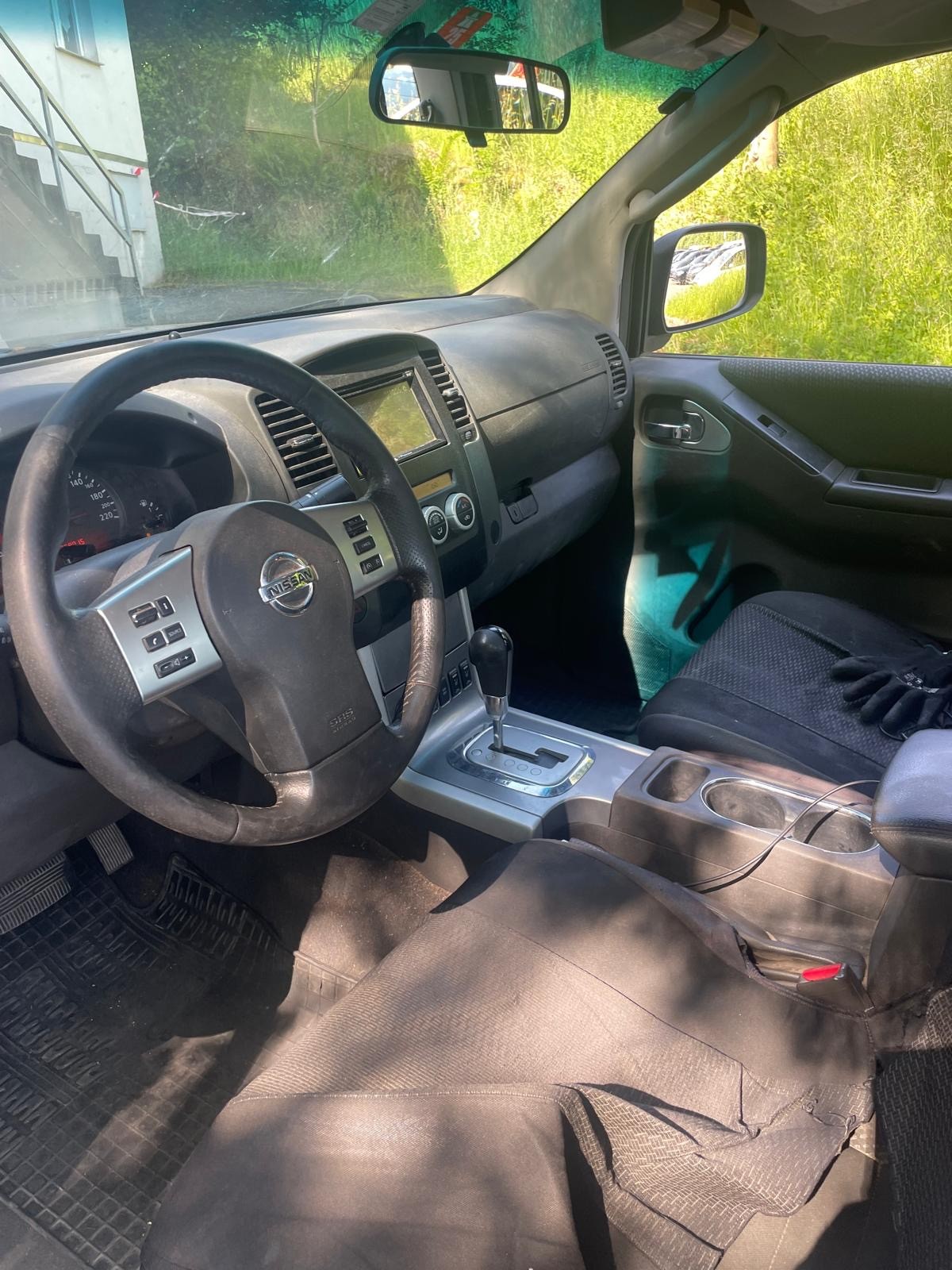 NISSAN Navara Double Cab LE 2.5 dCi 4WD LB Automat-image-1