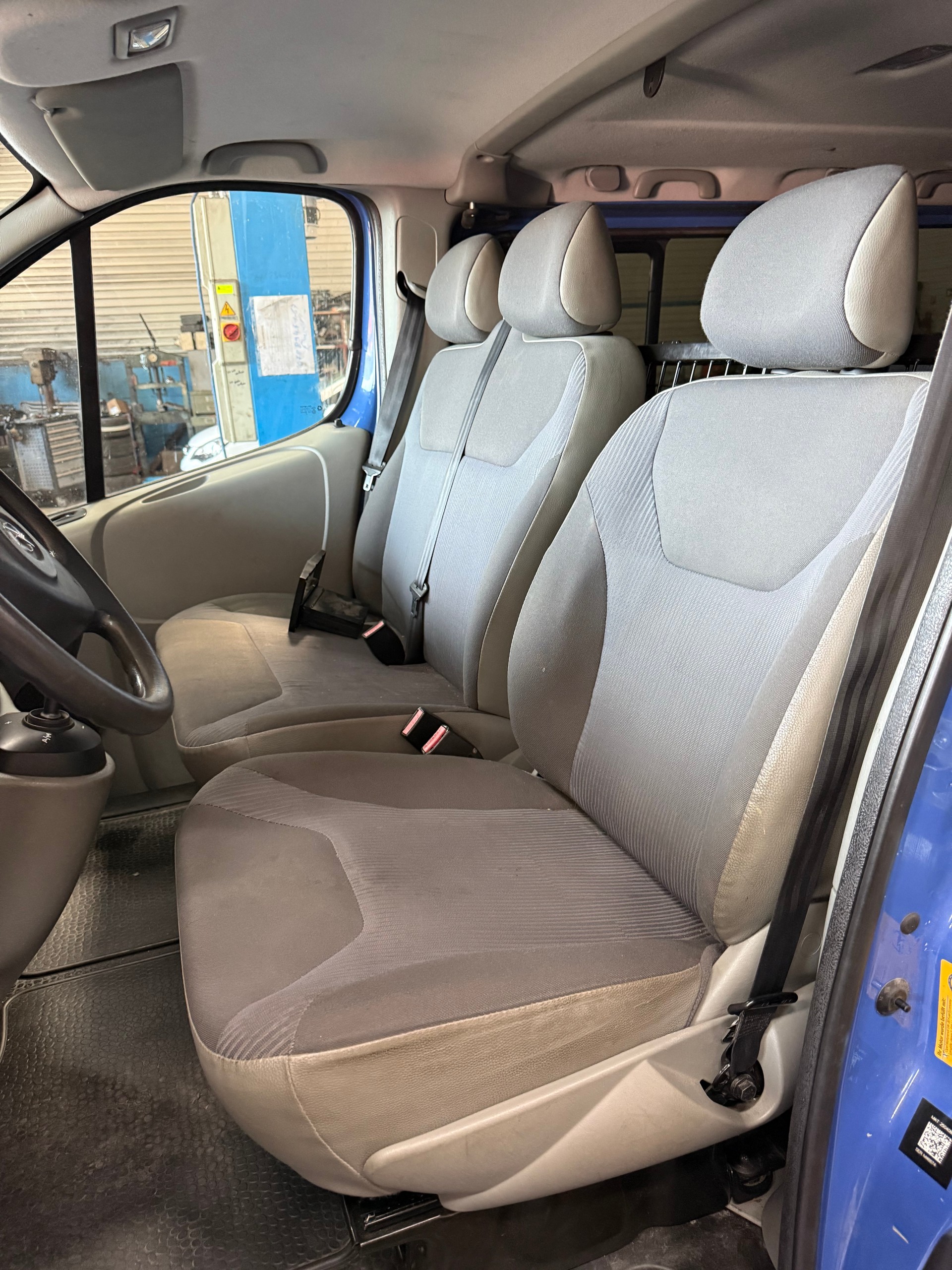 OPEL Vivaro 2.5 CDTI 2.7t L1H1-image-11