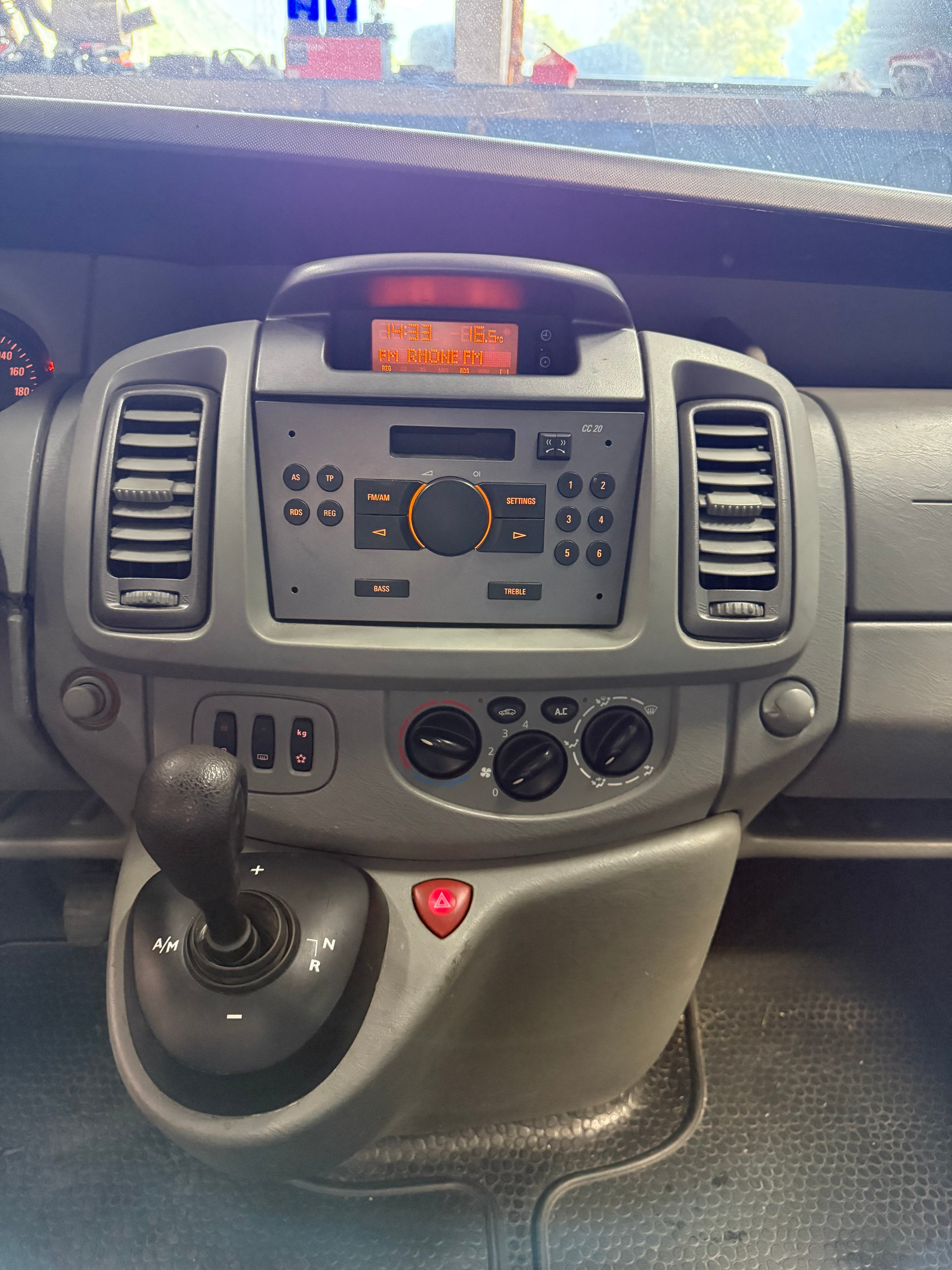 OPEL Vivaro 2.5 CDTI 2.7t L1H1-image-10