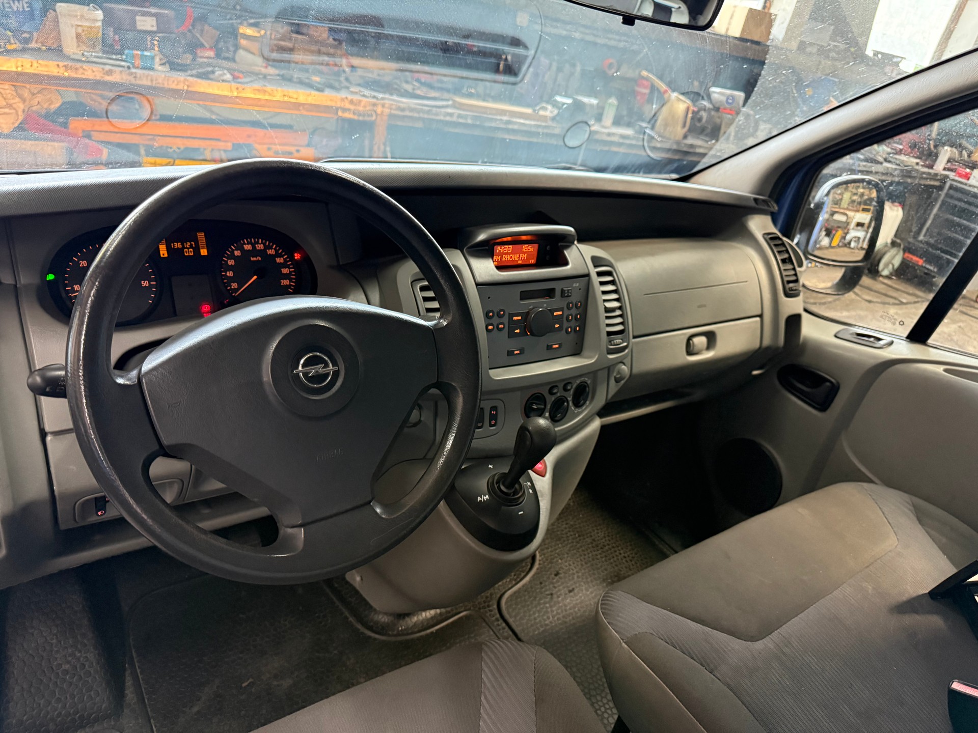 OPEL Vivaro 2.5 CDTI 2.7t L1H1-image-8