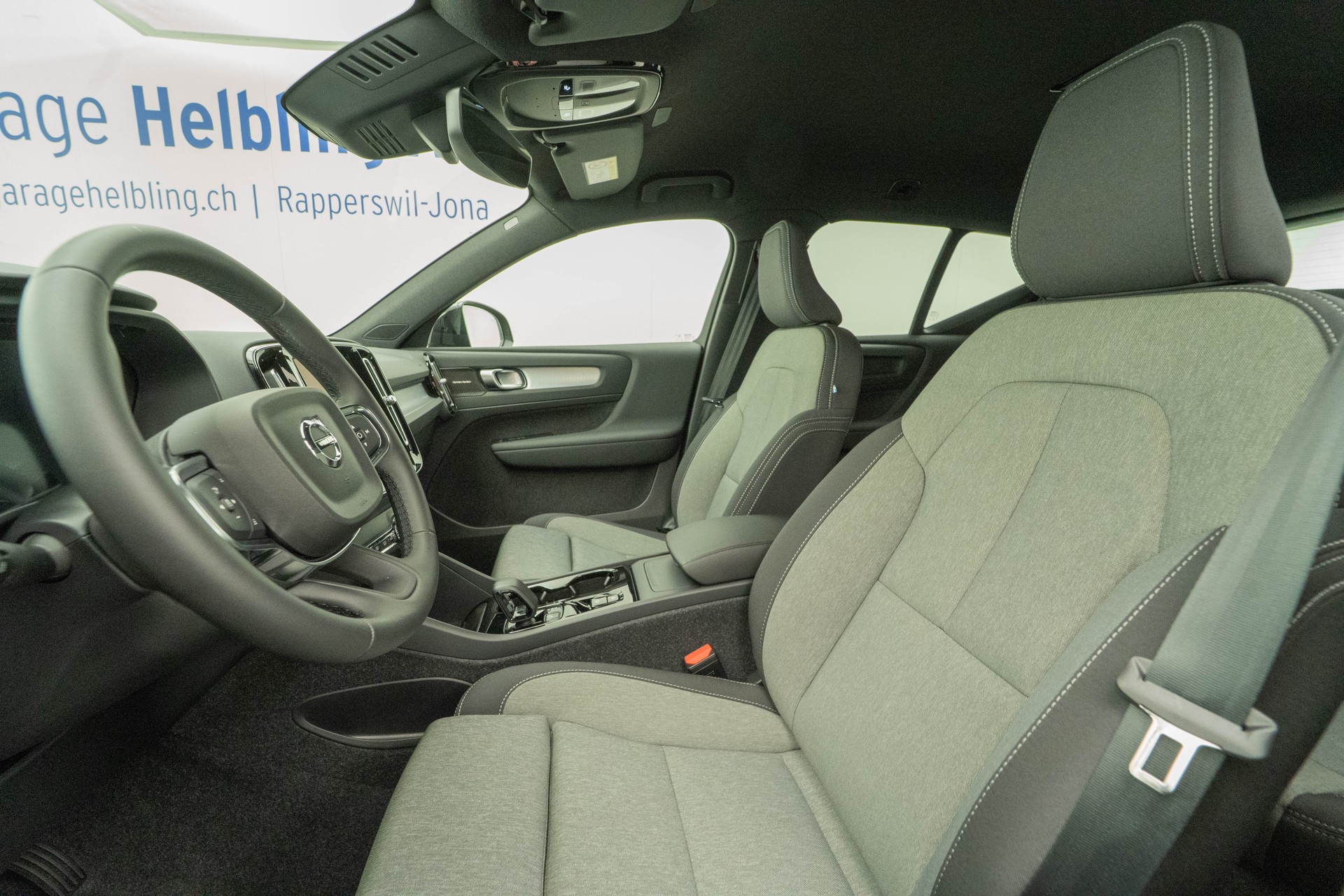 VOLVO XC40 2.0 B3 MH Plus Dark-image-7