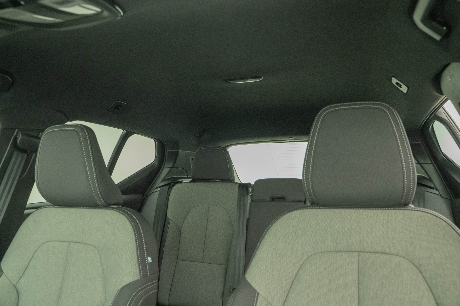 VOLVO XC40 2.0 B3 MH Plus Dark-image-9