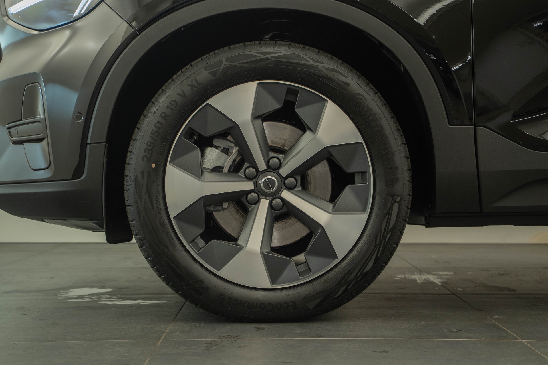VOLVO XC40 2.0 B3 MH Plus Dark-image-14
